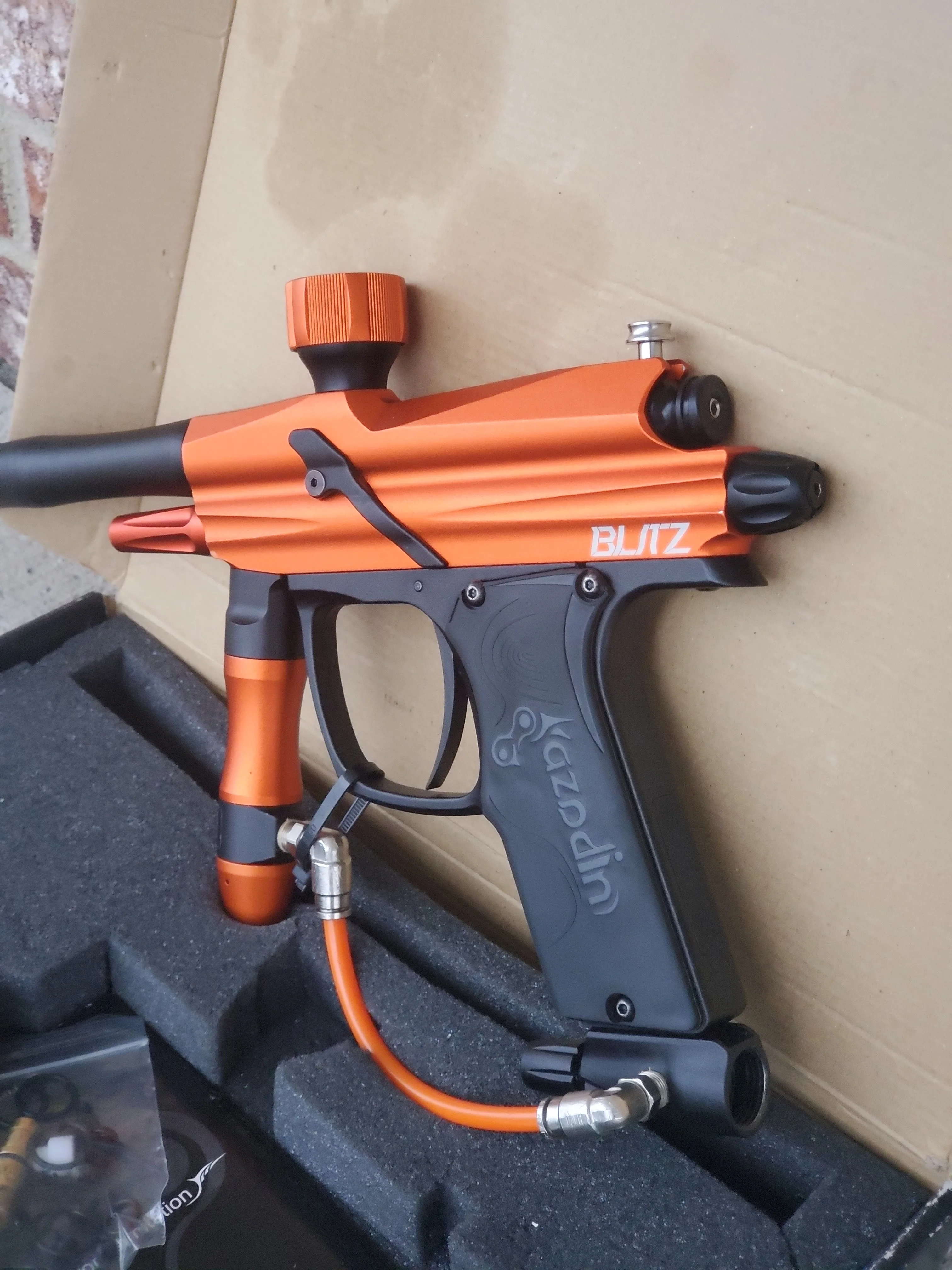 Azodin Blitz Paintball Gun - Orange/Black - Image 3