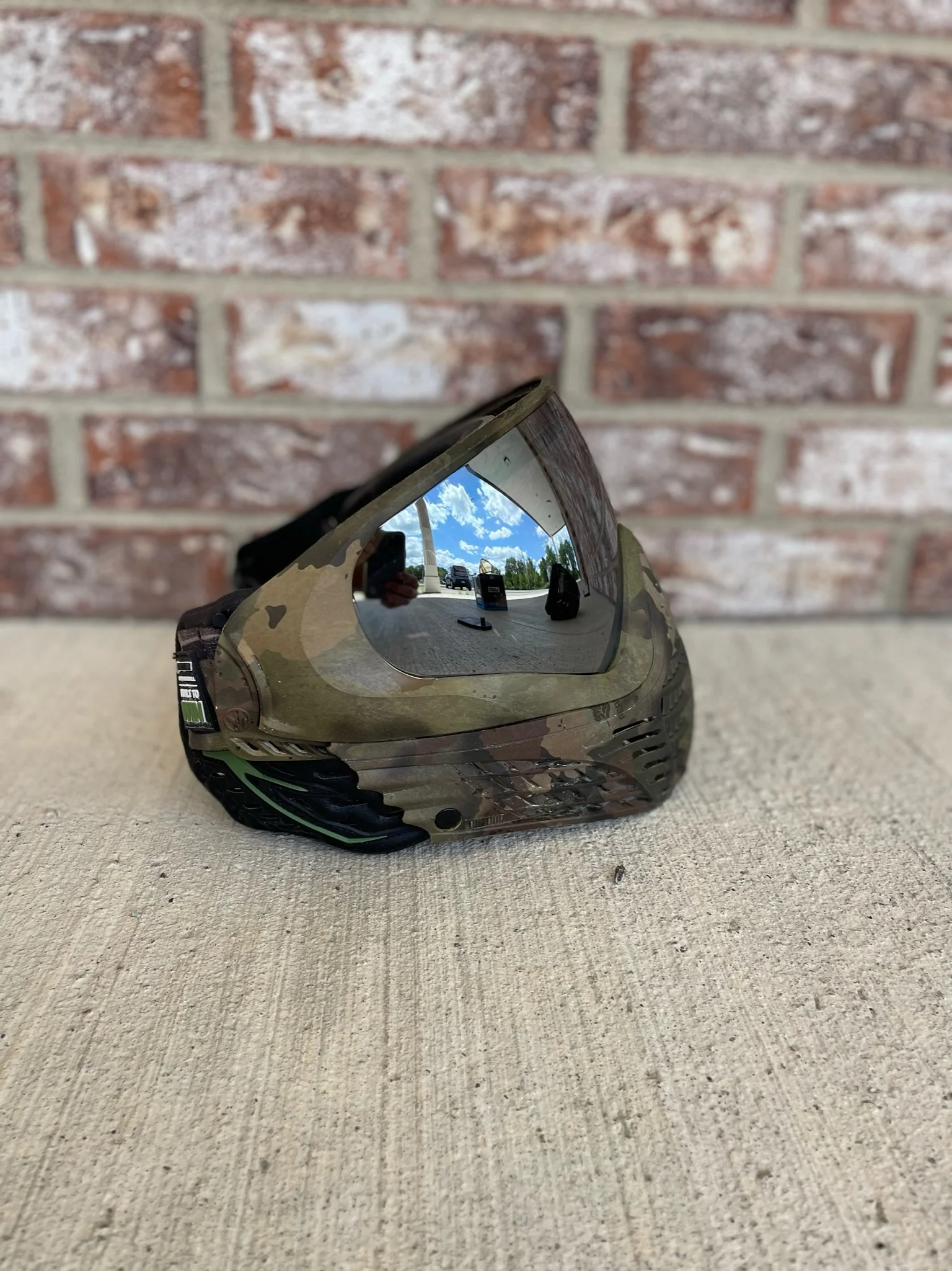 Used Virtue Vio Contour 2 Paintball Mask- Brush Camo w/ 2 lens w/ Soft Goggle Bag - Image 2