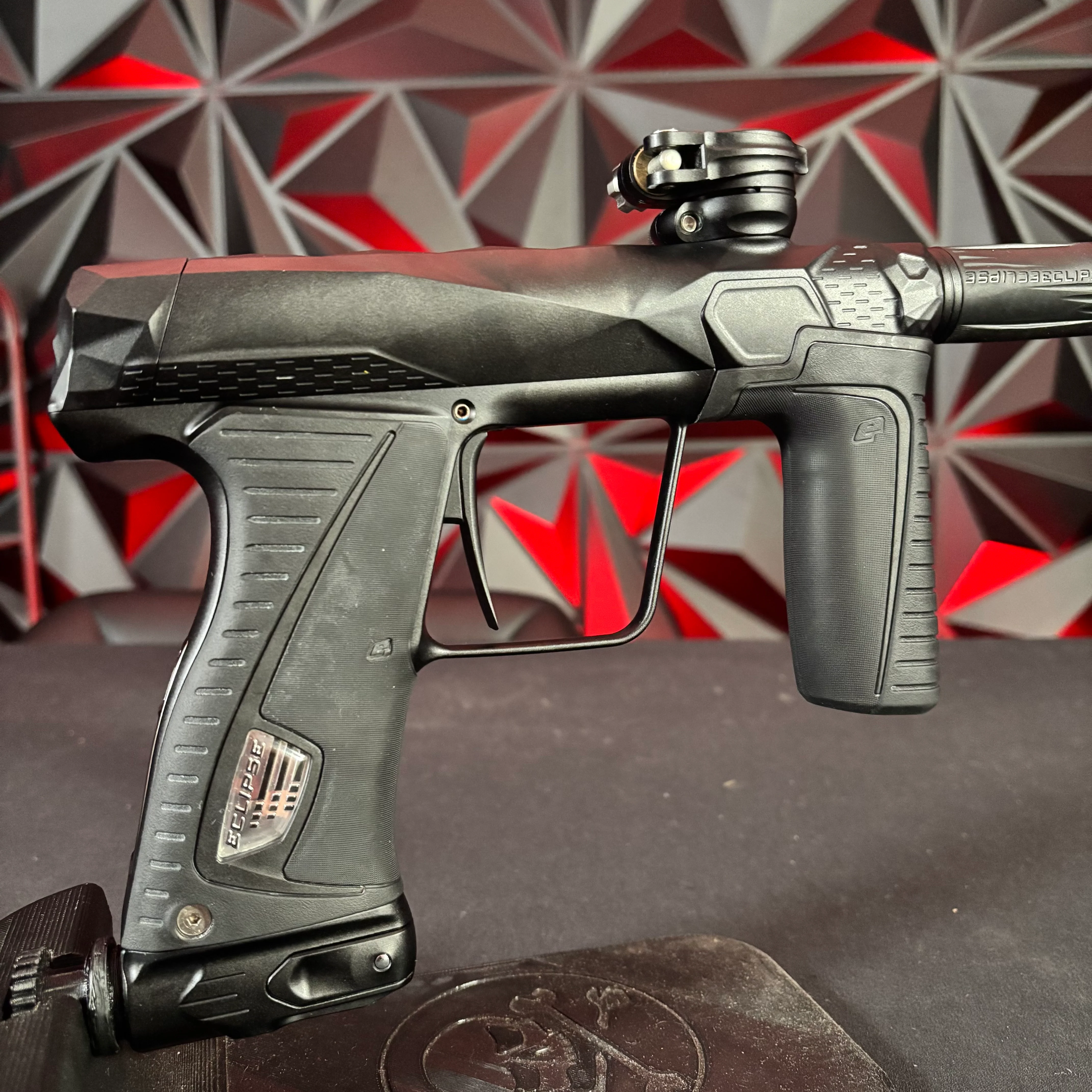 Used Planet Eclipse/Infamous 180r Paintball Gun - Midnight /w S63 Barrel and 2 inserts - Image 2
