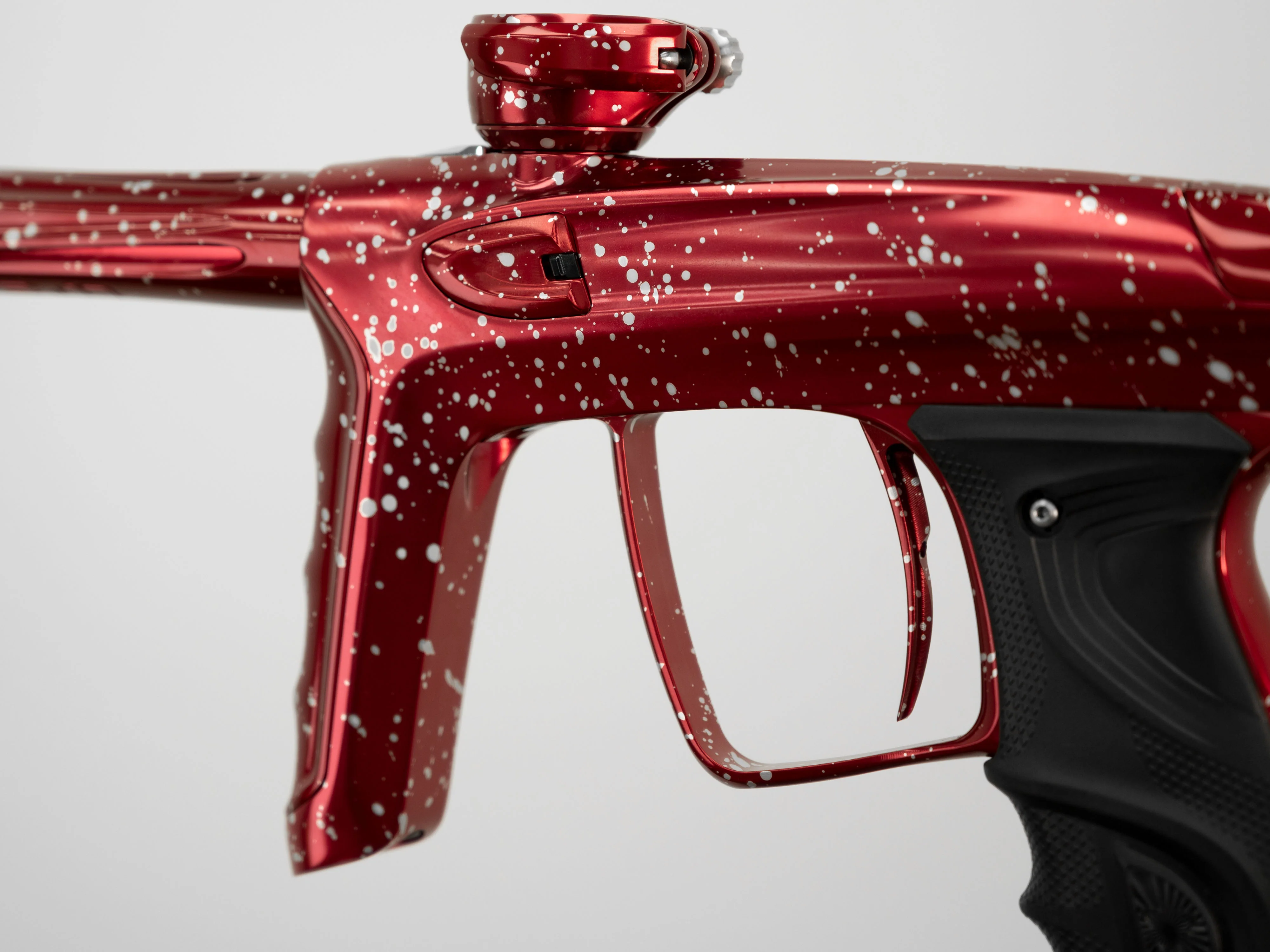 DLX Luxe TM40 Paintball Gun - LE Dr. Speckle (Gloss Red / Silver Speckle) - Image 2