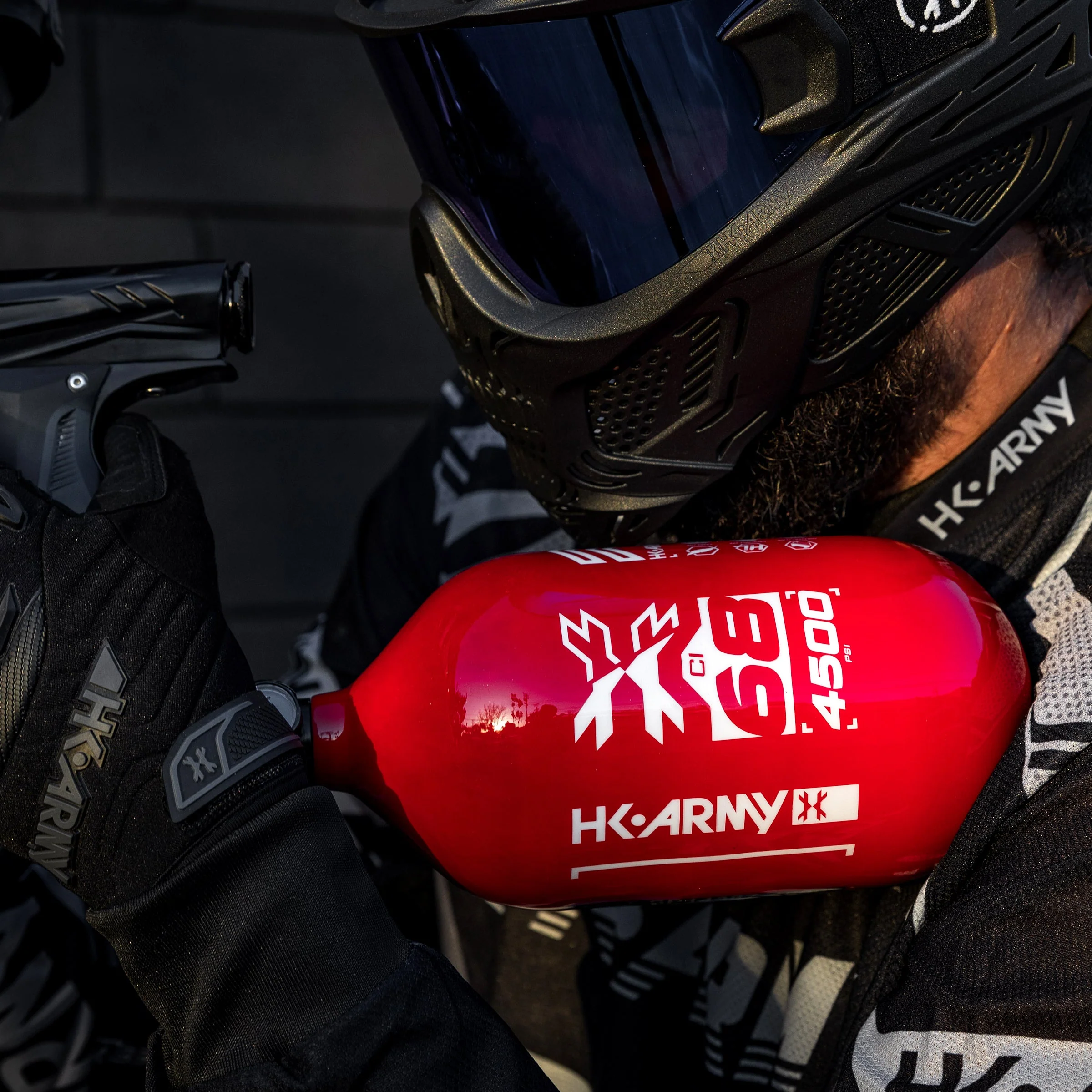 HK Army "Extra Lite" Carbon Fiber Tank - Standard Reg - RUSH - 68/4500 PSI - Red/White - Image 4