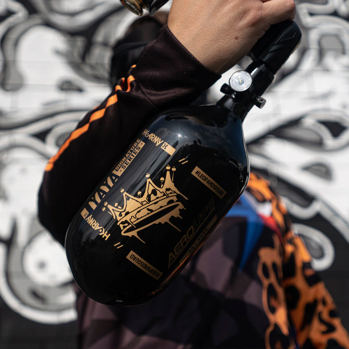 HK Army "Extra Lite" Carbon Fiber Tank - Standard Reg. - Leopard King - 68/4500 PSI - Black/Gold - Image 4