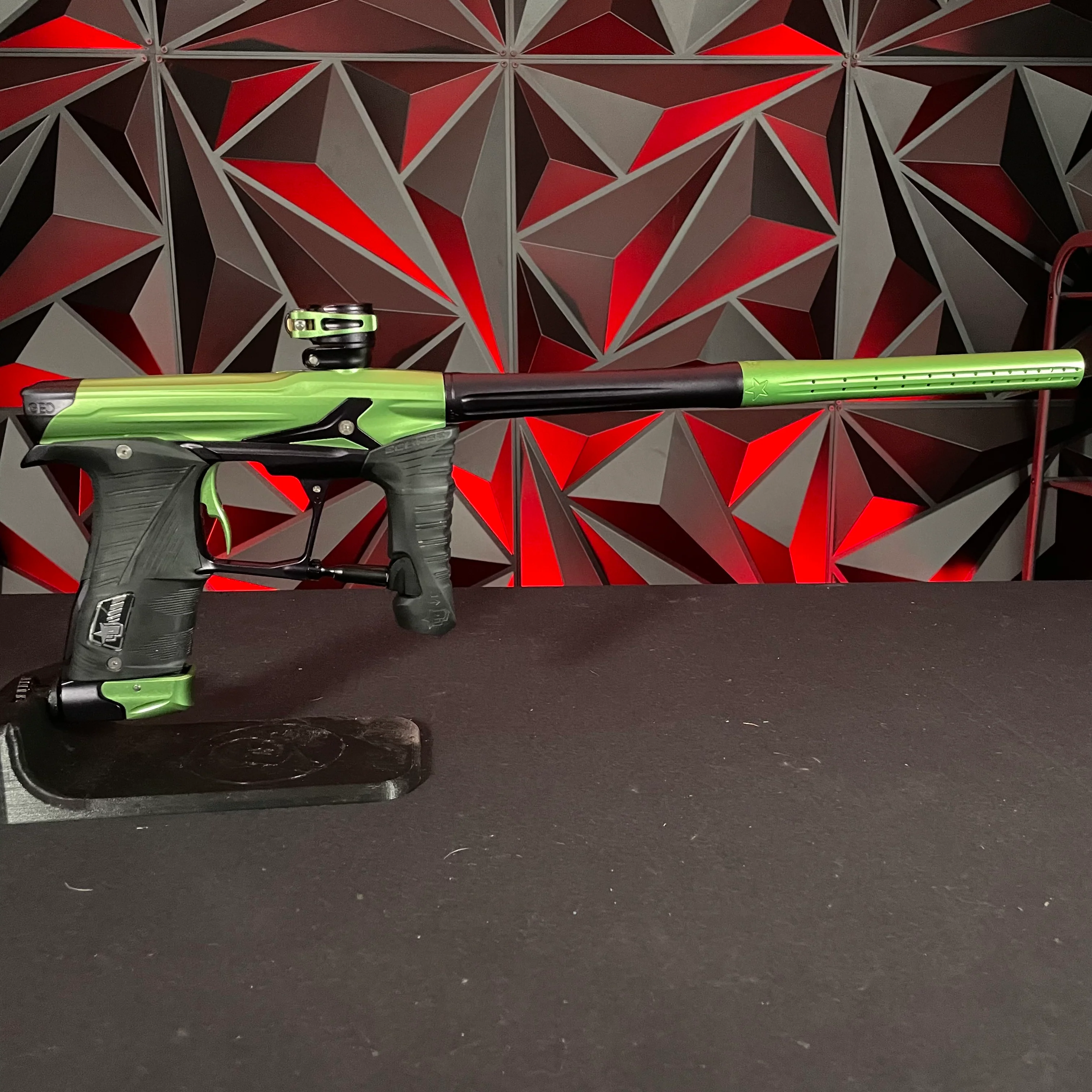 Planet Eclipse Geo 3.5 Paintball Gun - Green/Black w/ST3 Bolt - Image 6