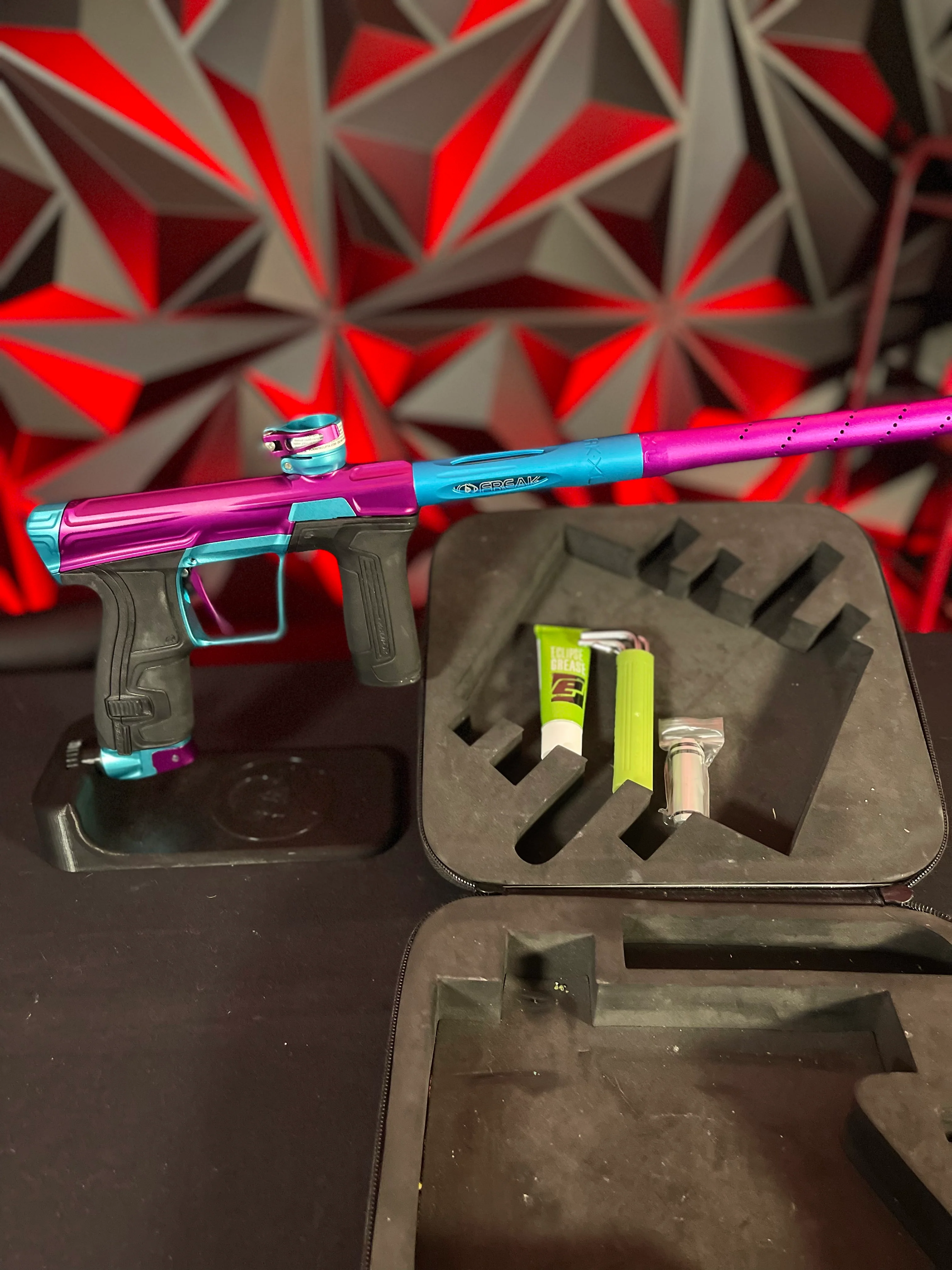 Use Planet Eclipse CS2 Paintball Gun - Purple/Teal w/ Matching Freak XL Barrel System - Image 8