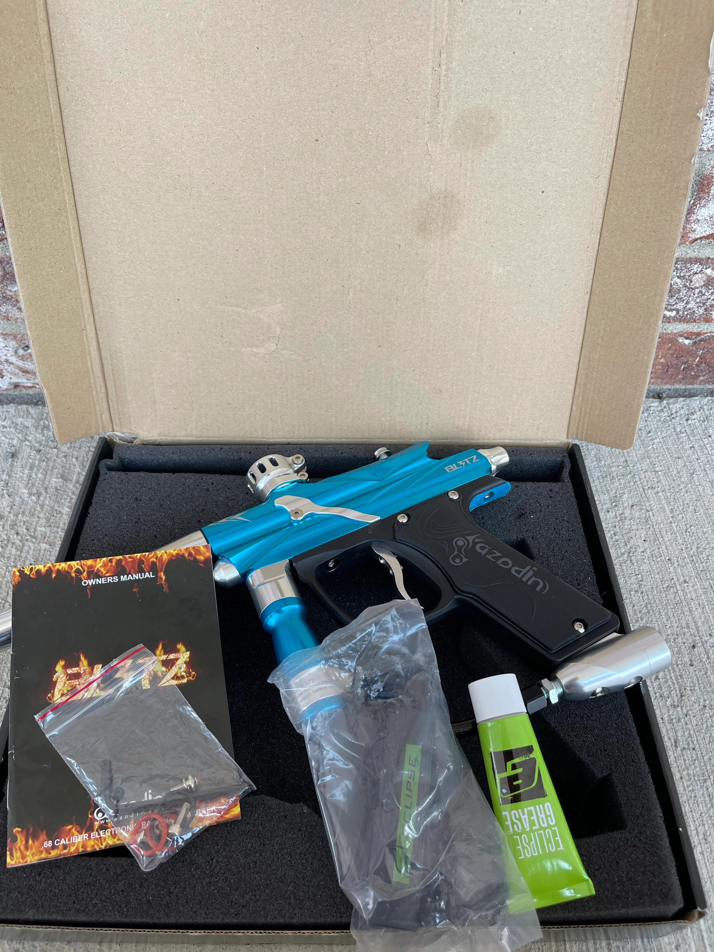 Used Azodin Blitz Paintball Gun - Blue / Silver - Image 5