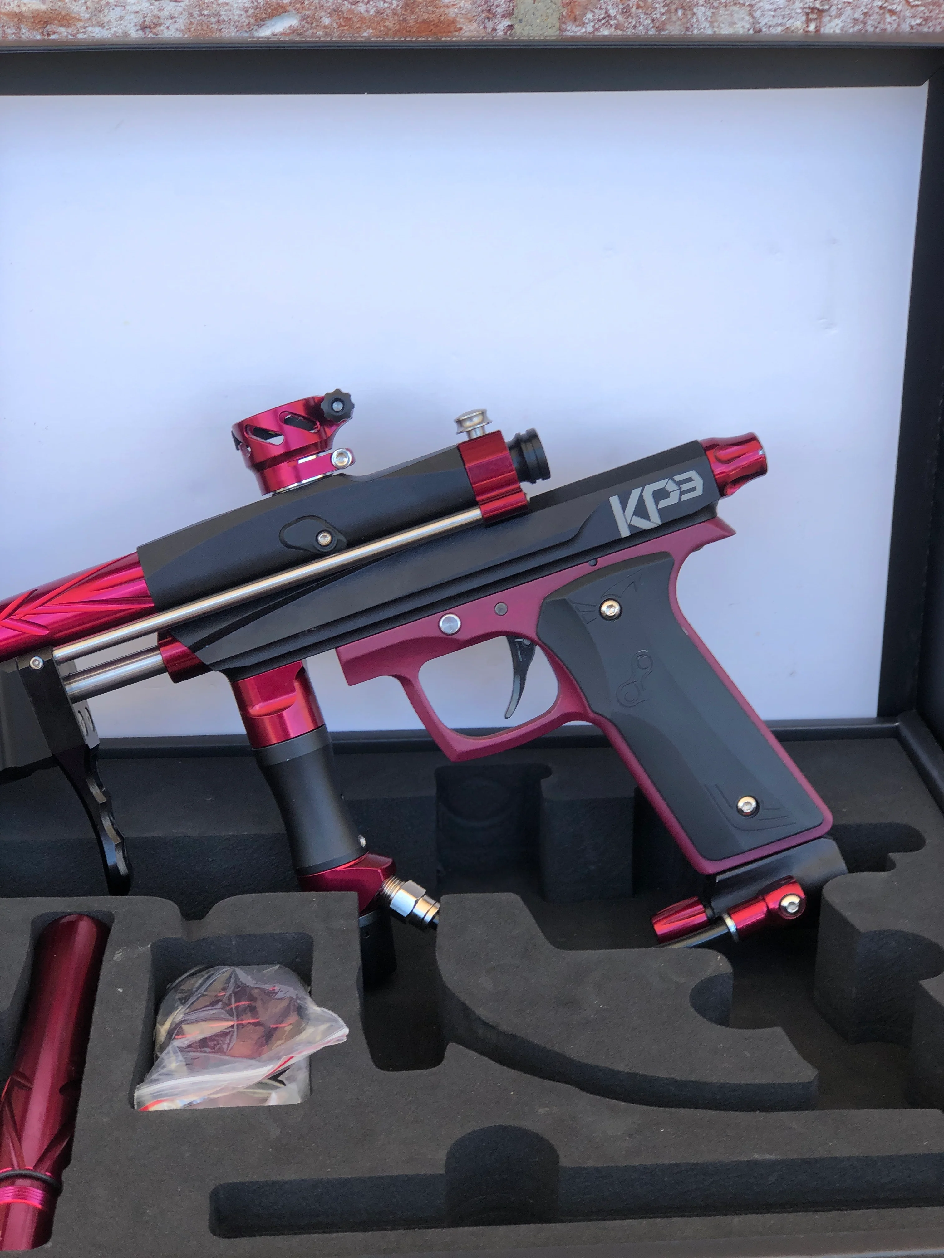 Used Azoding KP3 Pump Paintball Gun - Black/Polished Red - Image 4