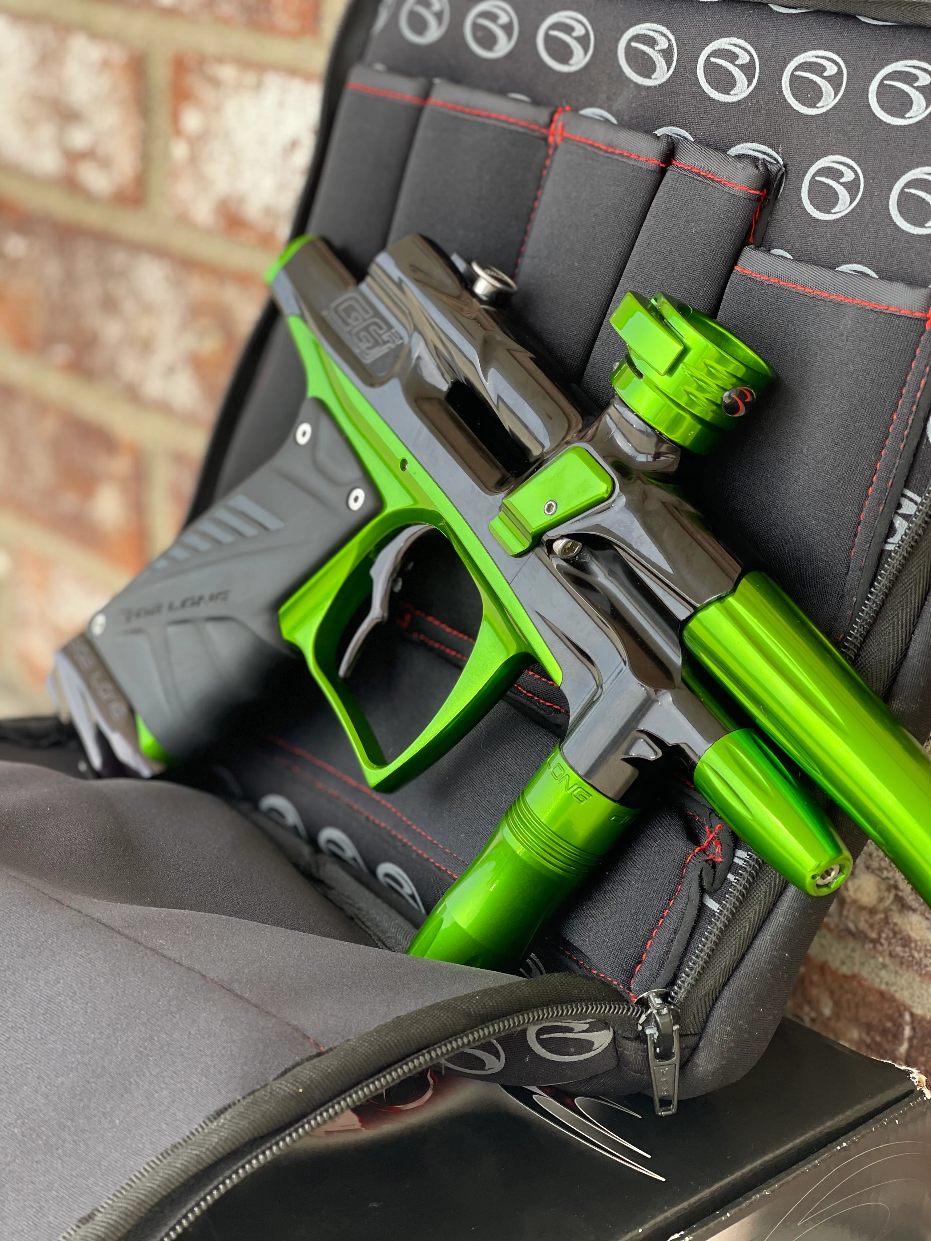 Used Bob Long 2K12 G6R Paintball Gun - Black / Green - Image 2
