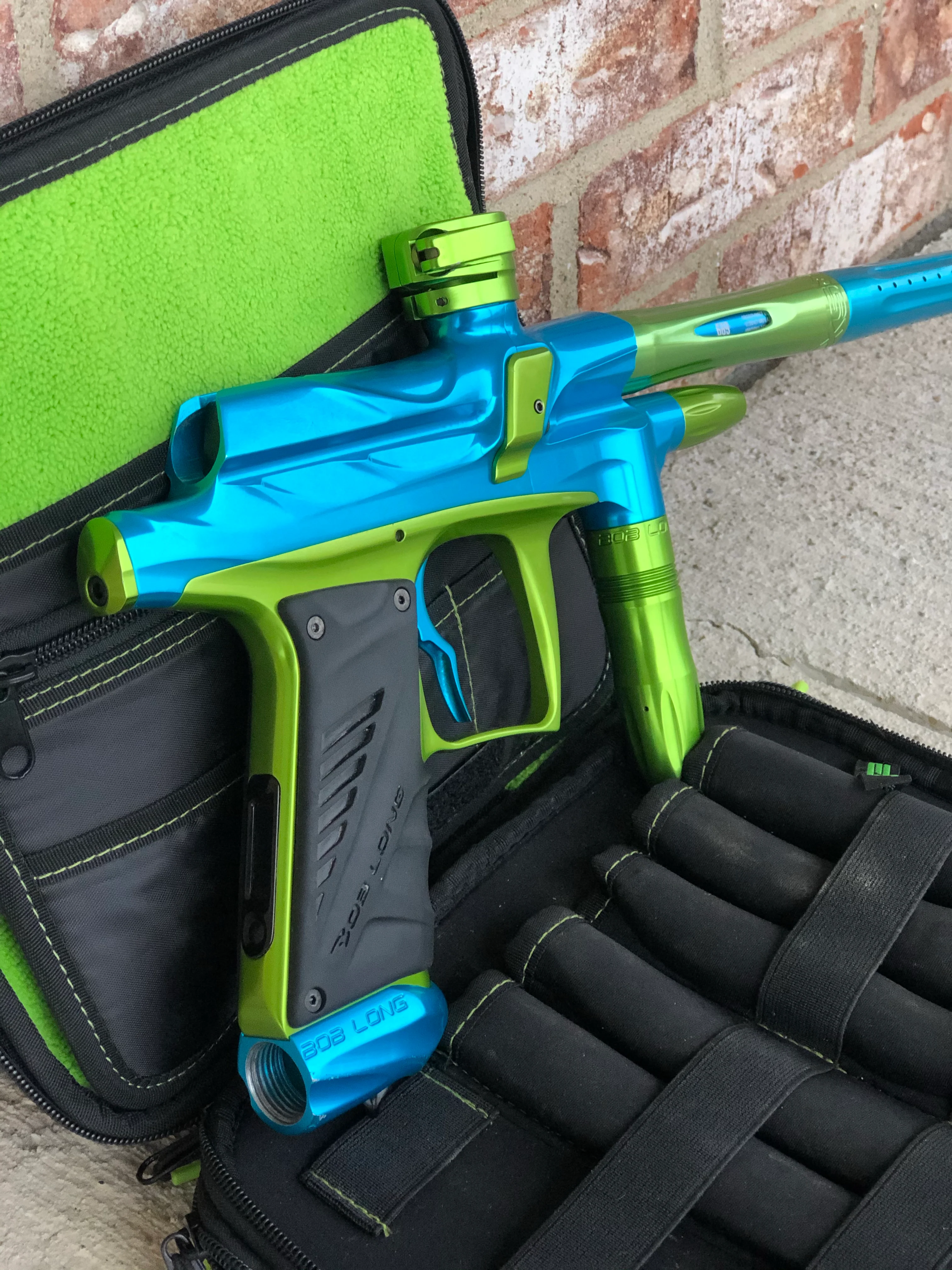 Used Bob Long Stratus Cut G6R Paintball Gun - Teal / Green - Image 3