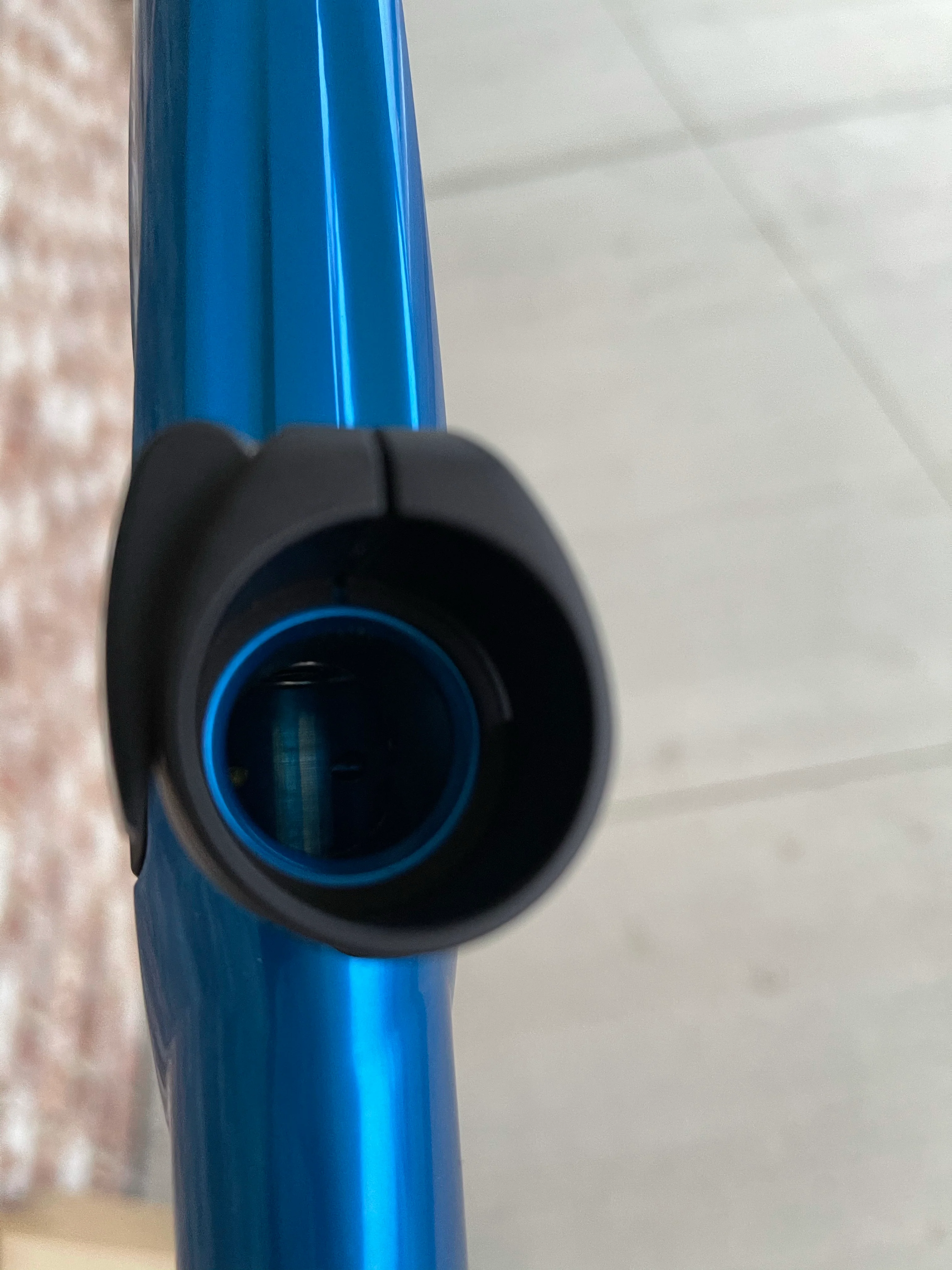 Used Bob Long Vcom Paintball Marker - Gloss Blue / Matte Black - Image 6