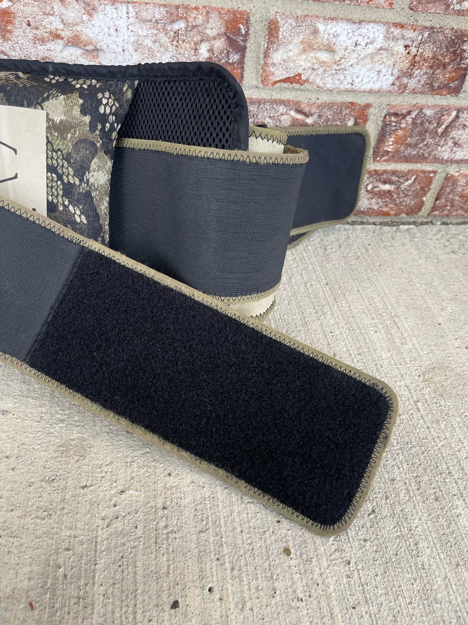Used Carbon CC 5+8 Harness - Camo - Image 4