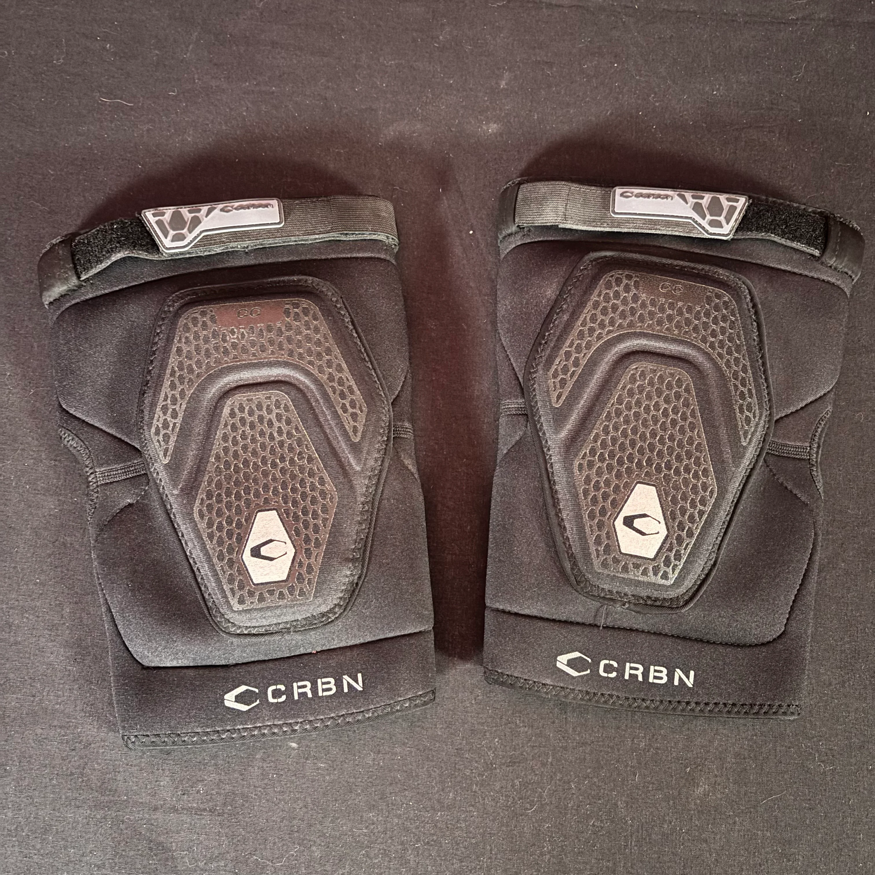 Used Carbon CC Knee Pads - X-Large - Image 2