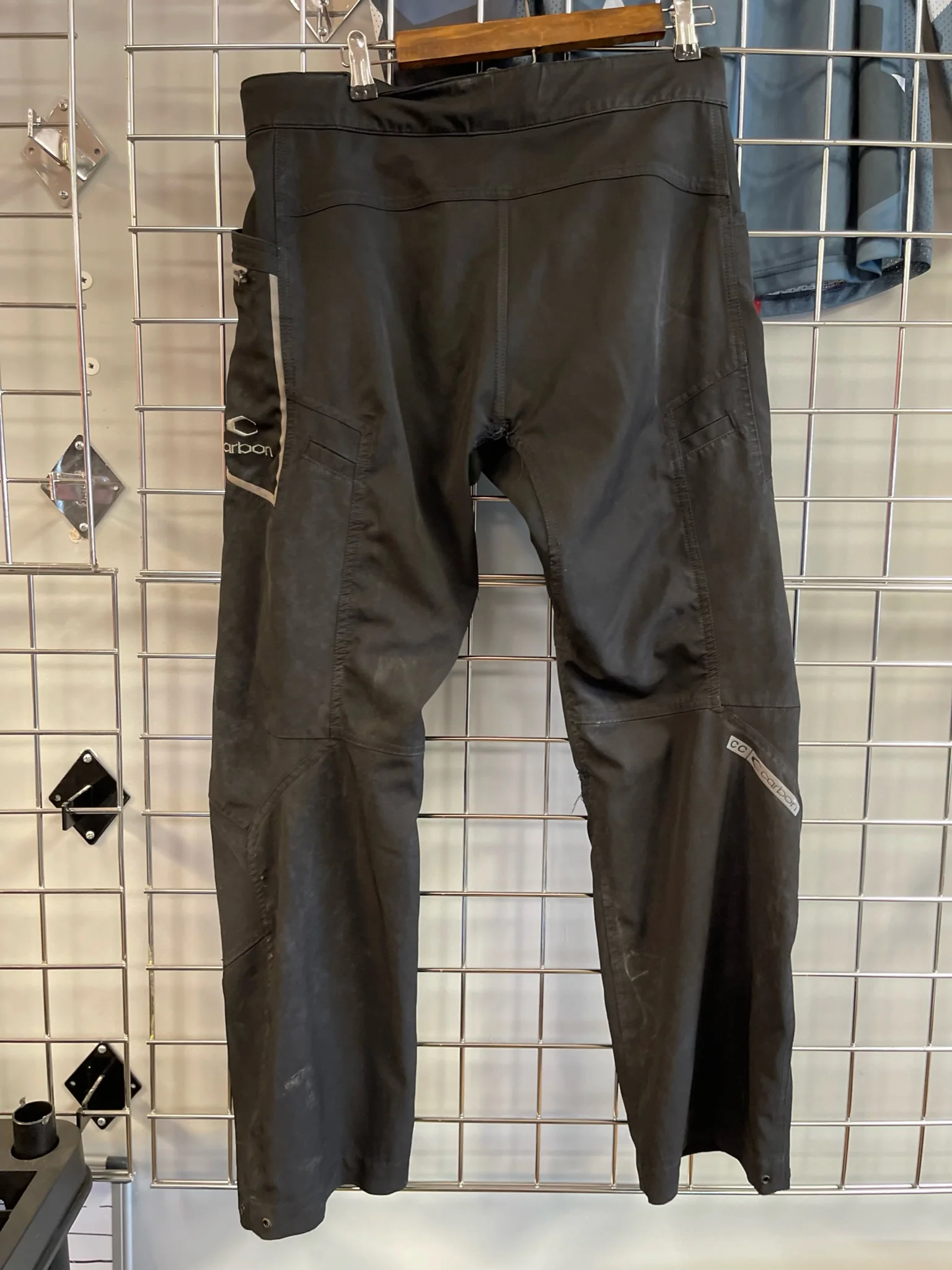 Used Carbon SC 2020 Paintball Pants - Medium - Black/Gray - Image 5