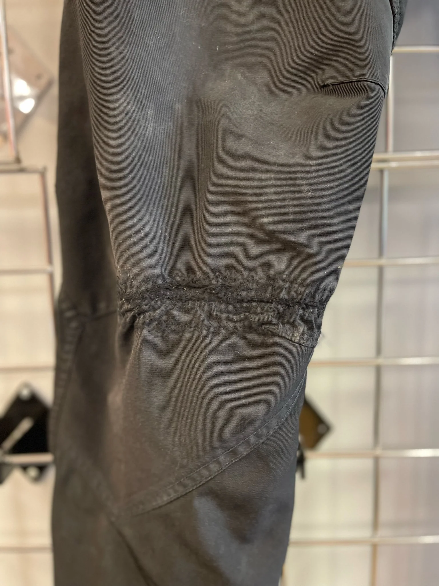 Used Carbon SC 2020 Paintball Pants - Medium - Black/Gray - Image 8