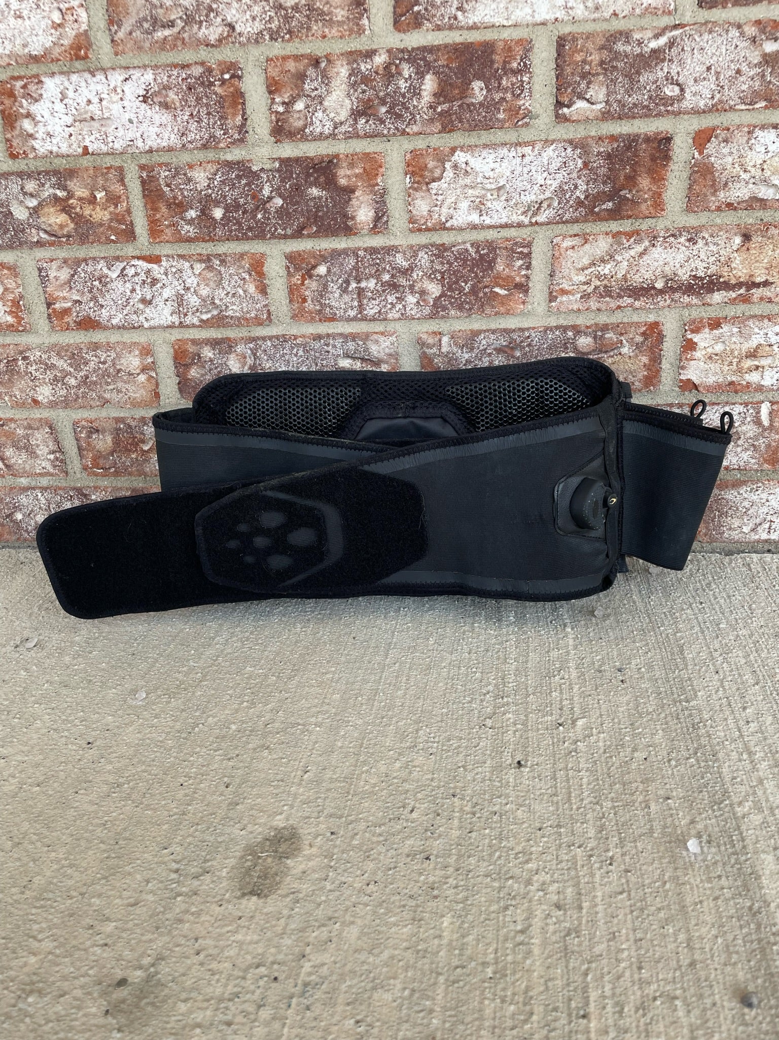 Used Carbon SC Gen 1 Paintball Harness - 5 + 7 - Black w/ Bladder - Image 2