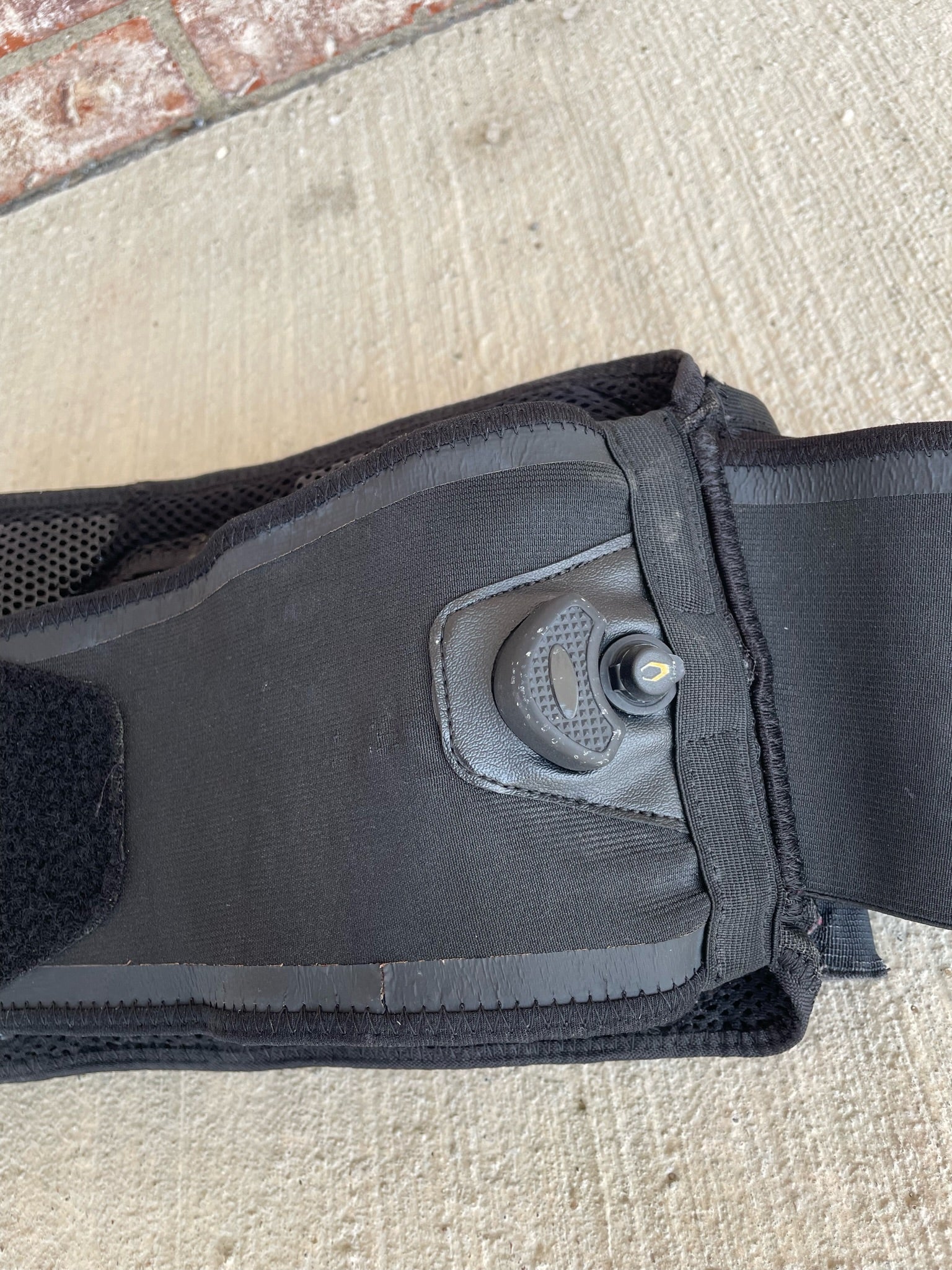 Used Carbon SC Gen 1 Paintball Harness - 5 + 7 - Black w/ Bladder - Image 6