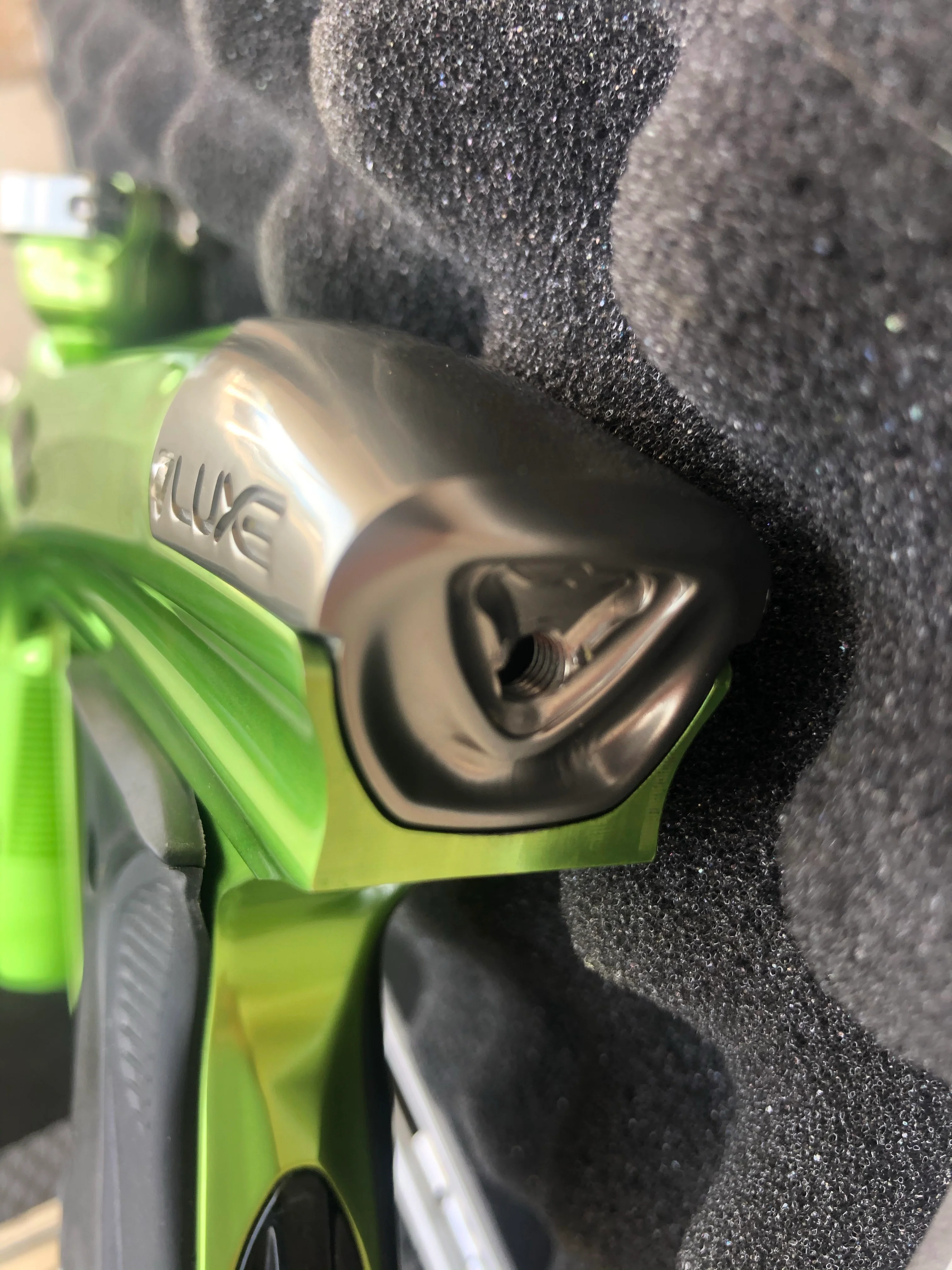 Used DLX Luxe 1.5 Paintball Gun - Gloss Lime/Pewter with 2.0 Core - Image 5