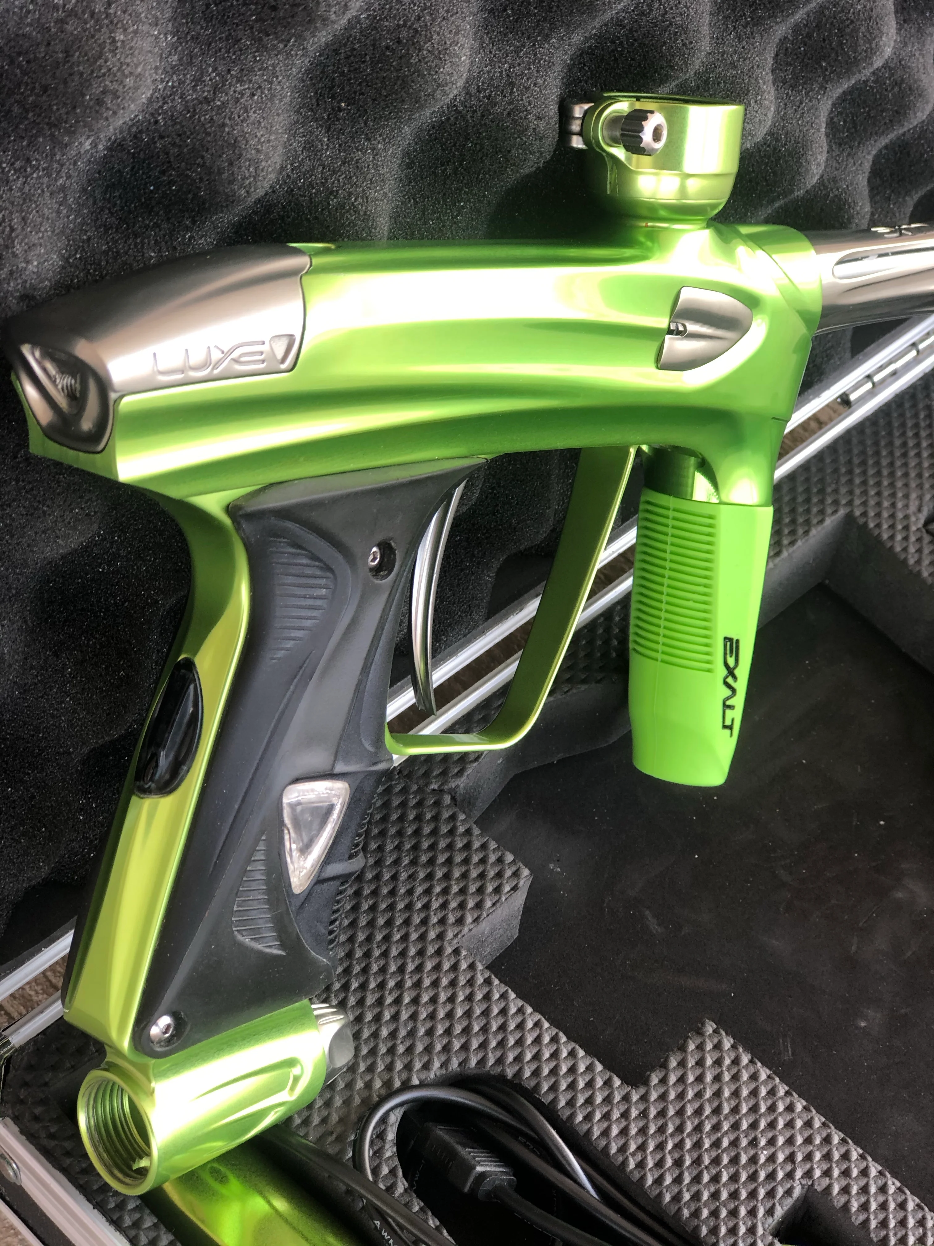 Used DLX Luxe 1.5 Paintball Gun - Gloss Lime/Pewter with 2.0 Core - Image 6