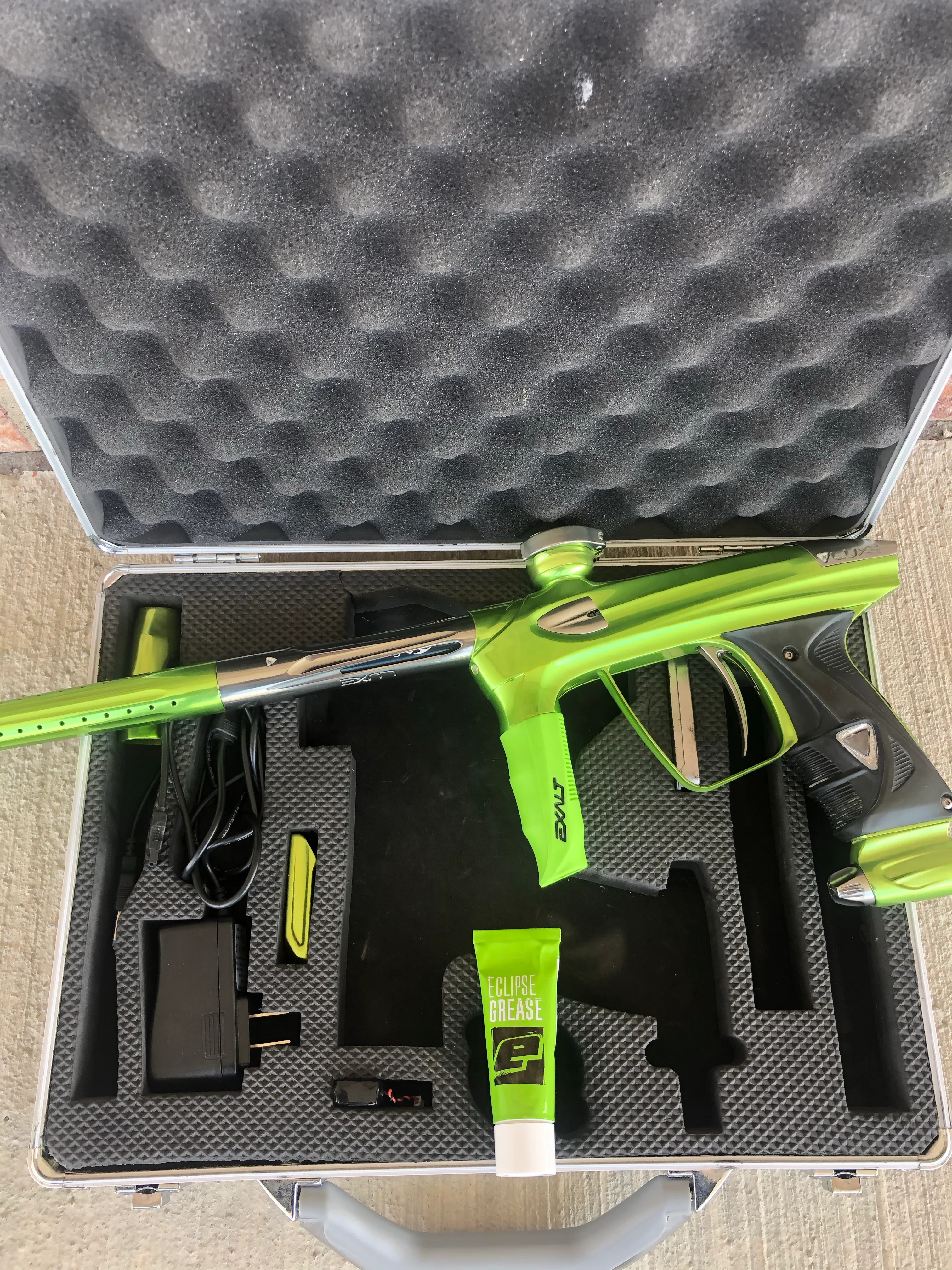 Used DLX Luxe 1.5 Paintball Gun - Gloss Lime/Pewter with 2.0 Core - Image 7