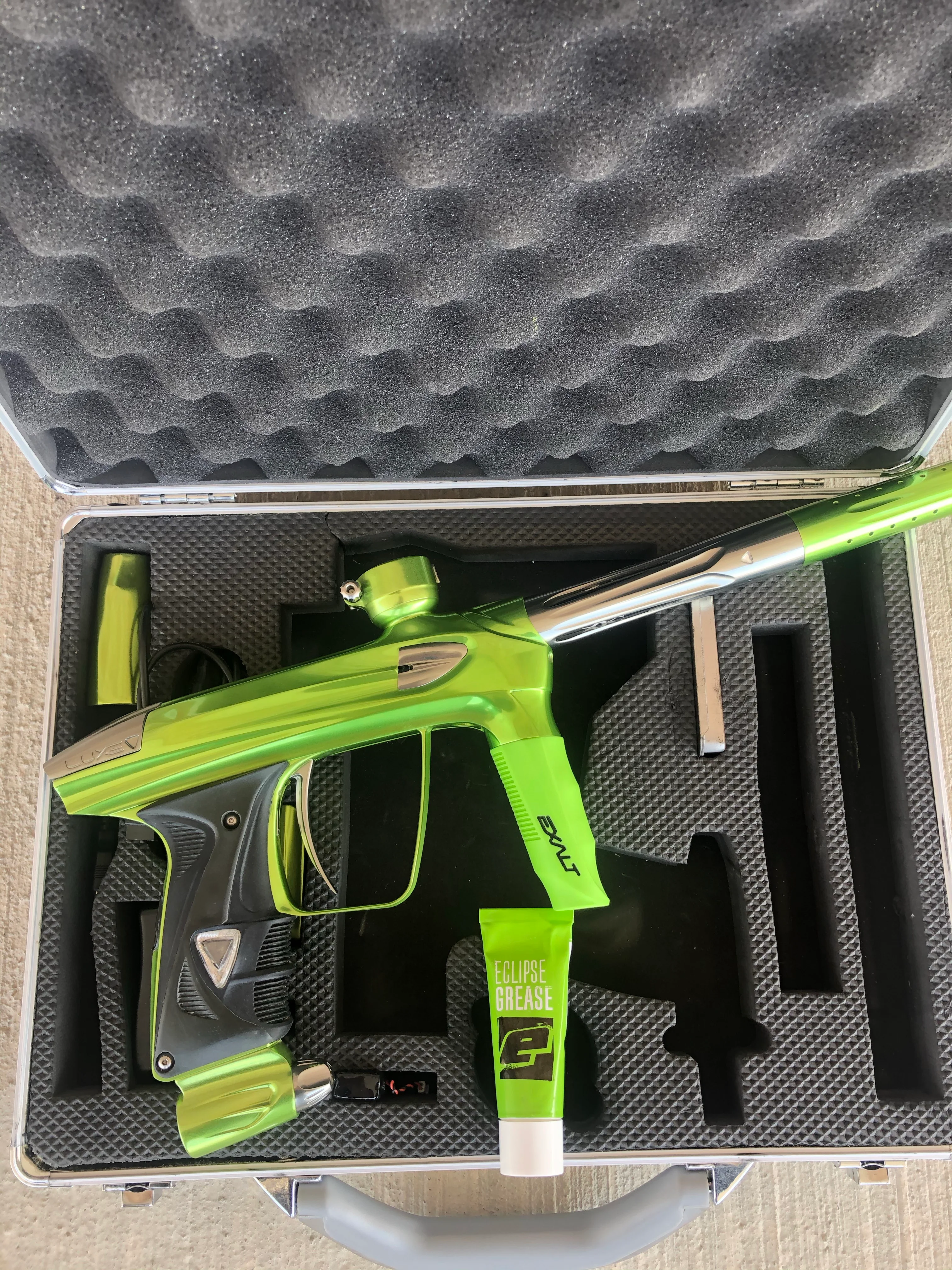 Used DLX Luxe 1.5 Paintball Gun - Gloss Lime/Pewter with 2.0 Core - Image 9