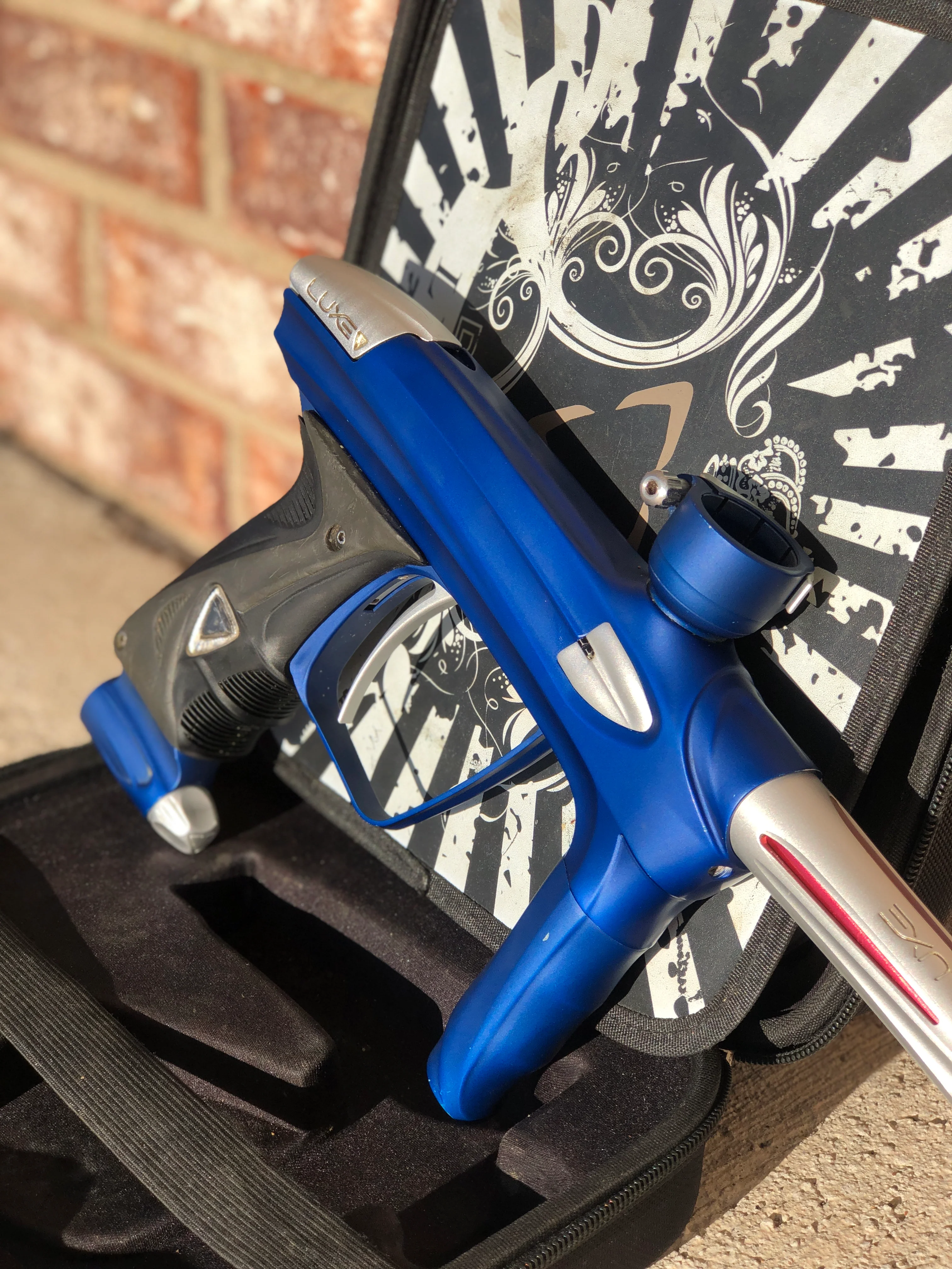 Used DLX Luxe 2.0 Oled Paintball Gun - Blue / Silver - Image 2
