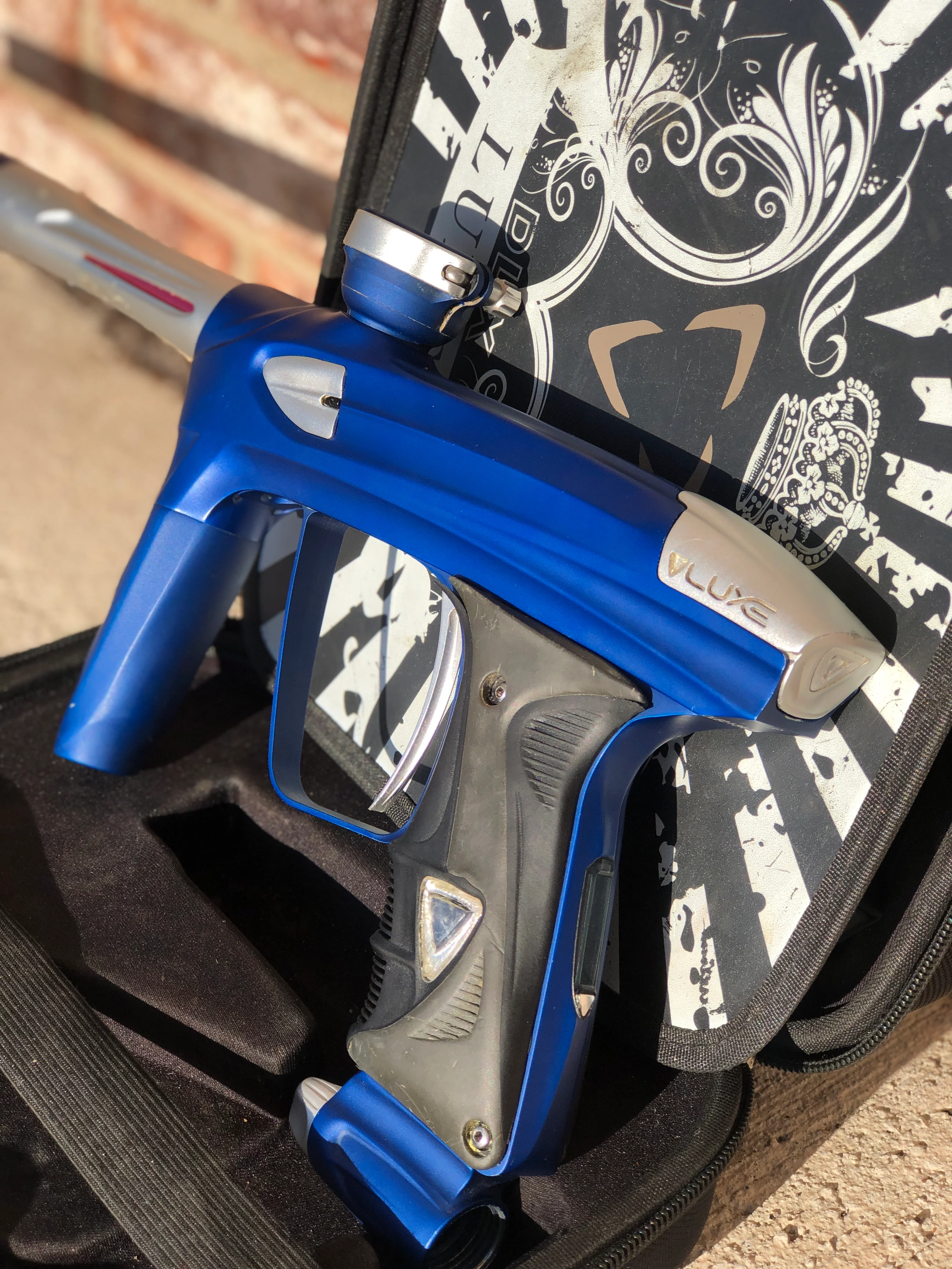 Used DLX Luxe 2.0 Oled Paintball Gun - Blue / Silver - Image 3