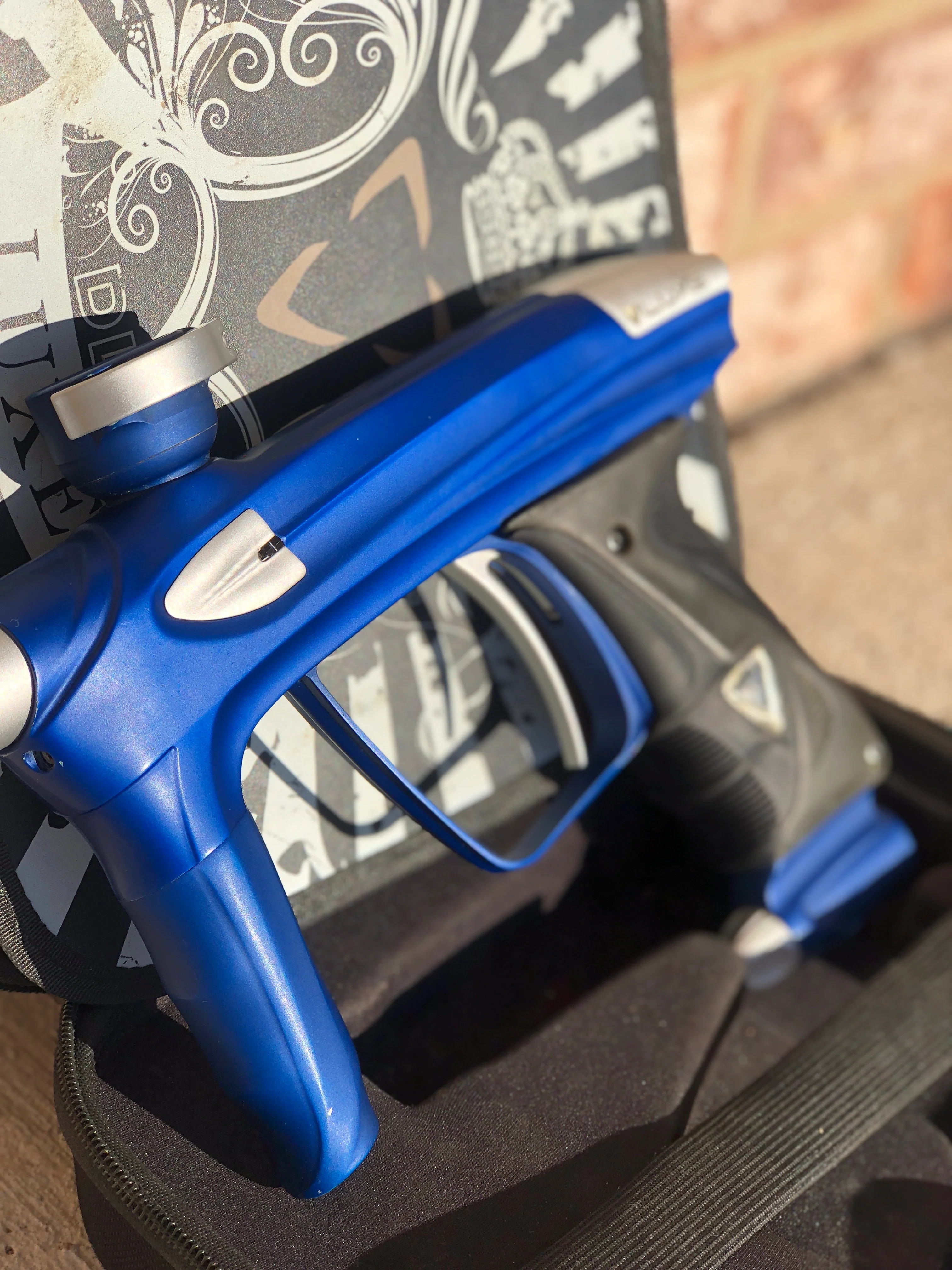 Used DLX Luxe 2.0 Oled Paintball Gun - Blue / Silver - Image 4