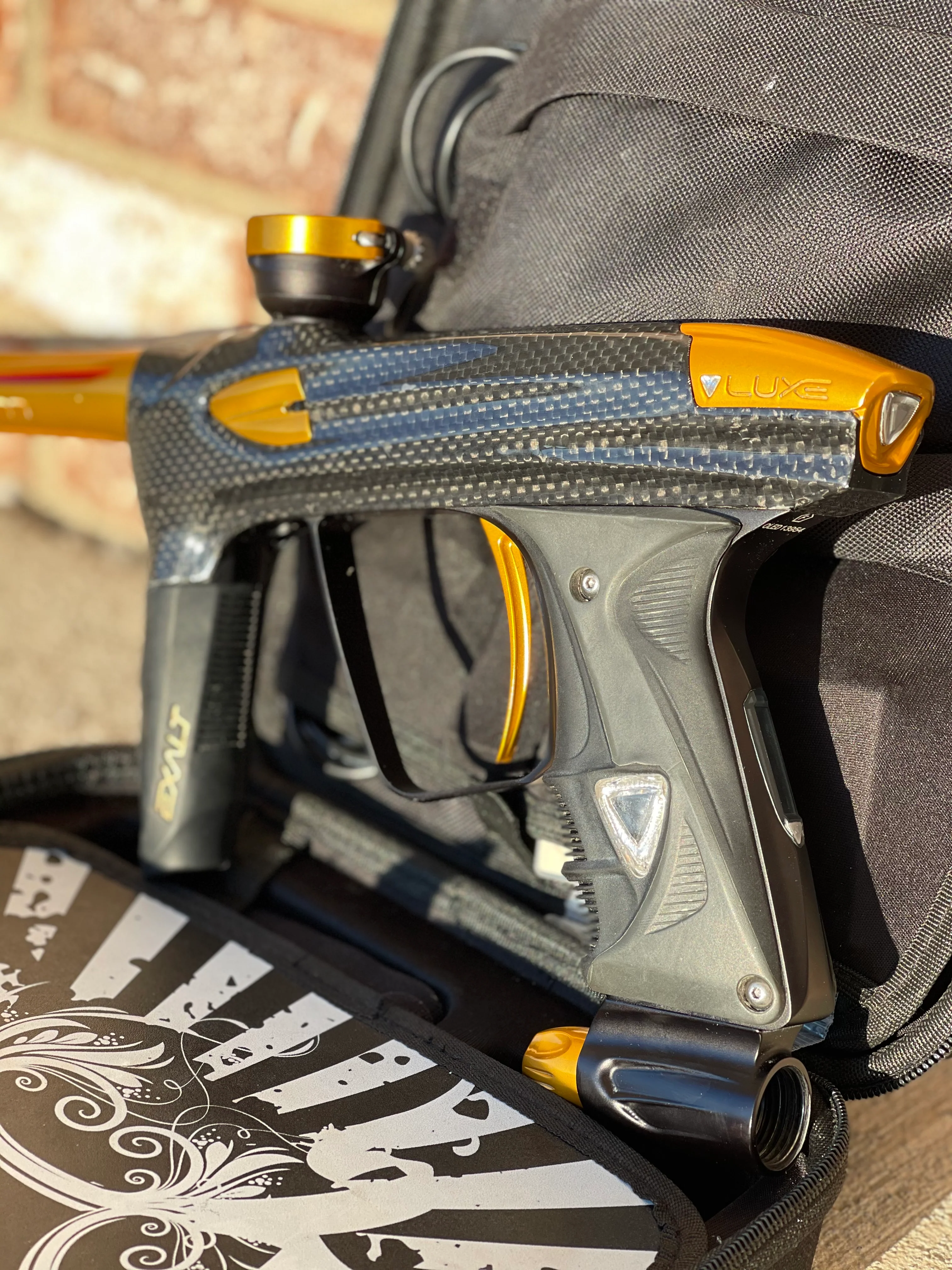 Used DLX Luxe 2.0 Oled Paintball Gun - Carbon / Gold - Image 3