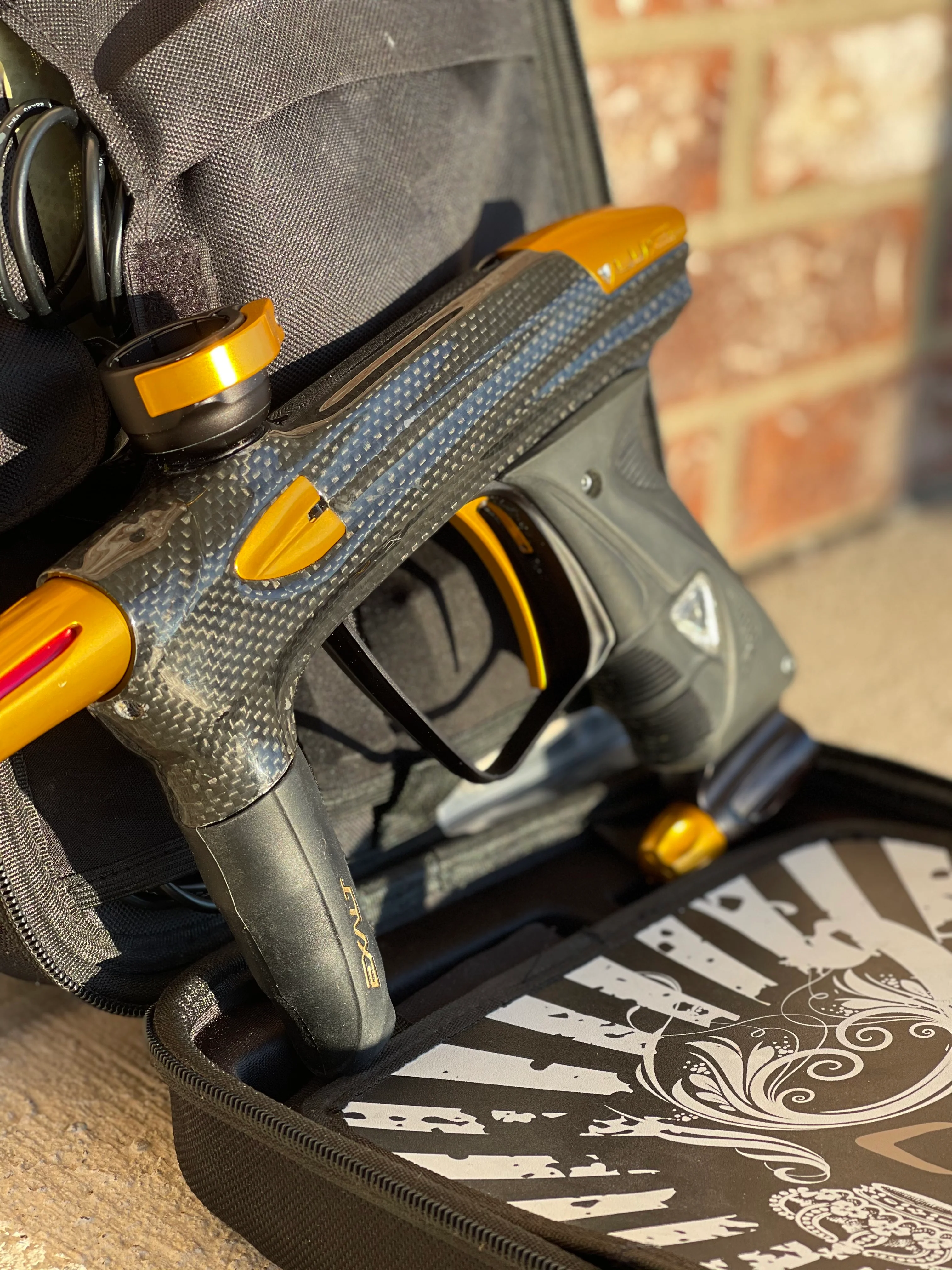 Used DLX Luxe 2.0 Oled Paintball Gun - Carbon / Gold - Image 4