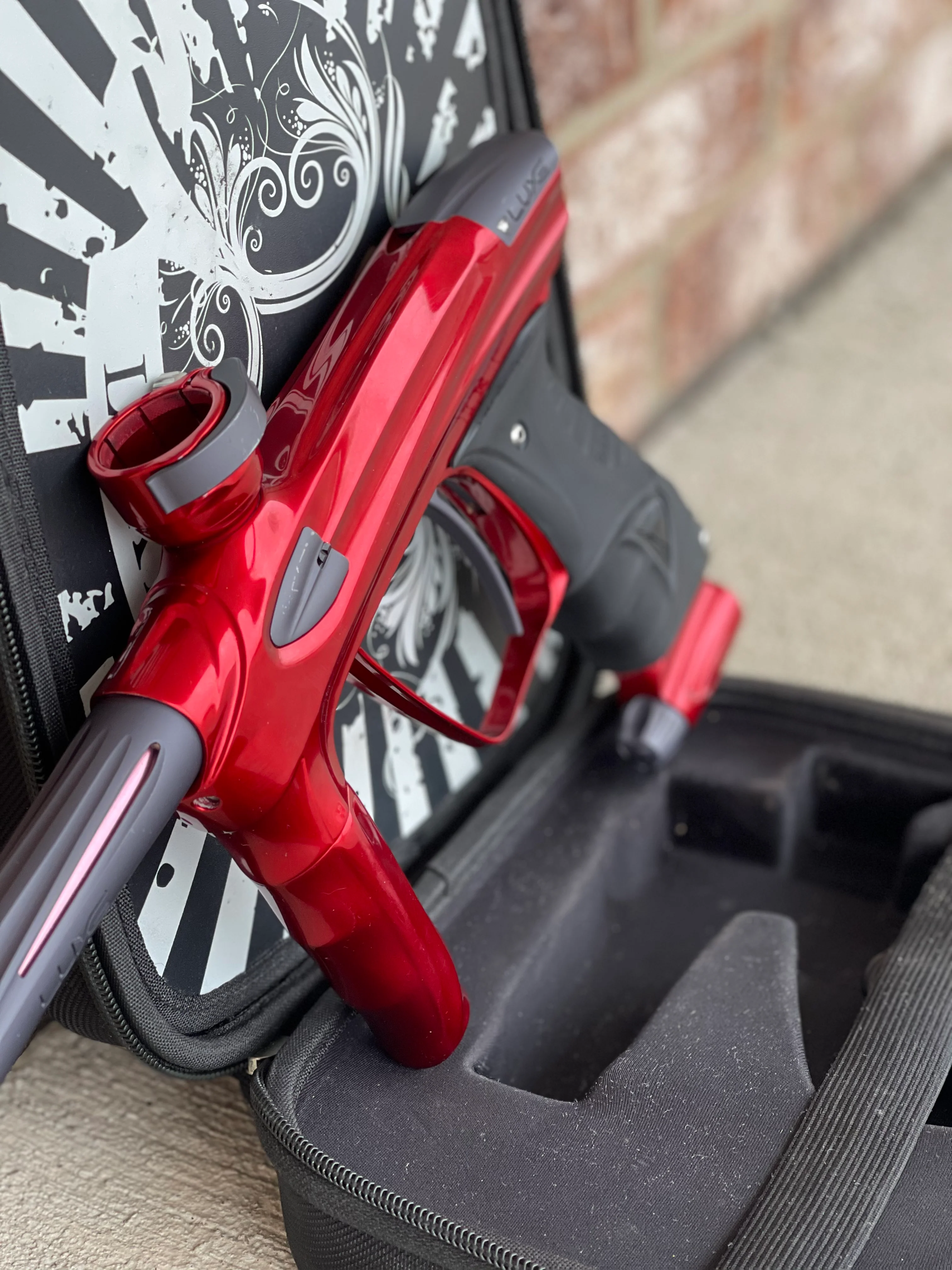 Used DLX Luxe 2.0 Oled Paintball Gun - Gloss Red / Dust Grey - Image 4
