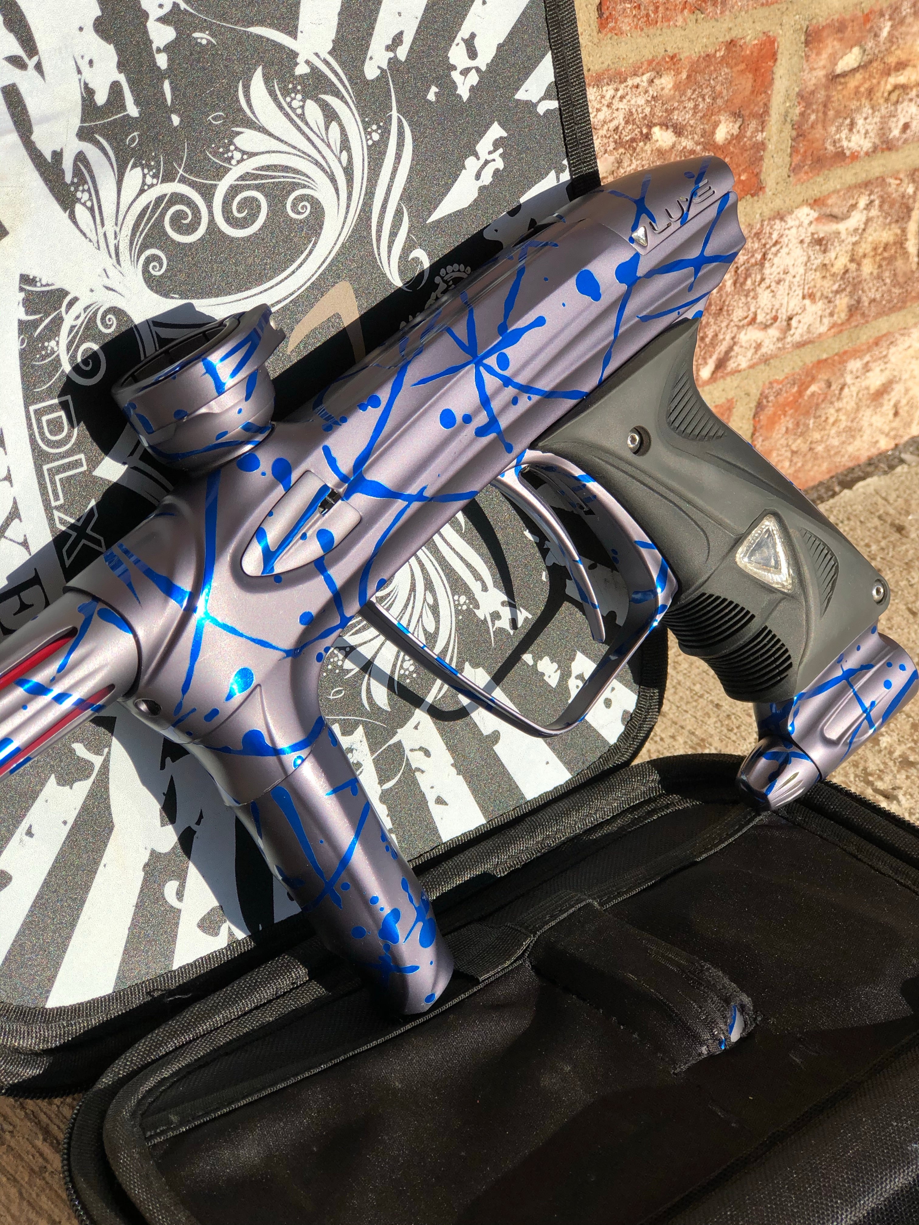 Used DLX Luxe 2.0 Oled Paintball Gun - Grey / Blue Splash LIMITED - Image 2
