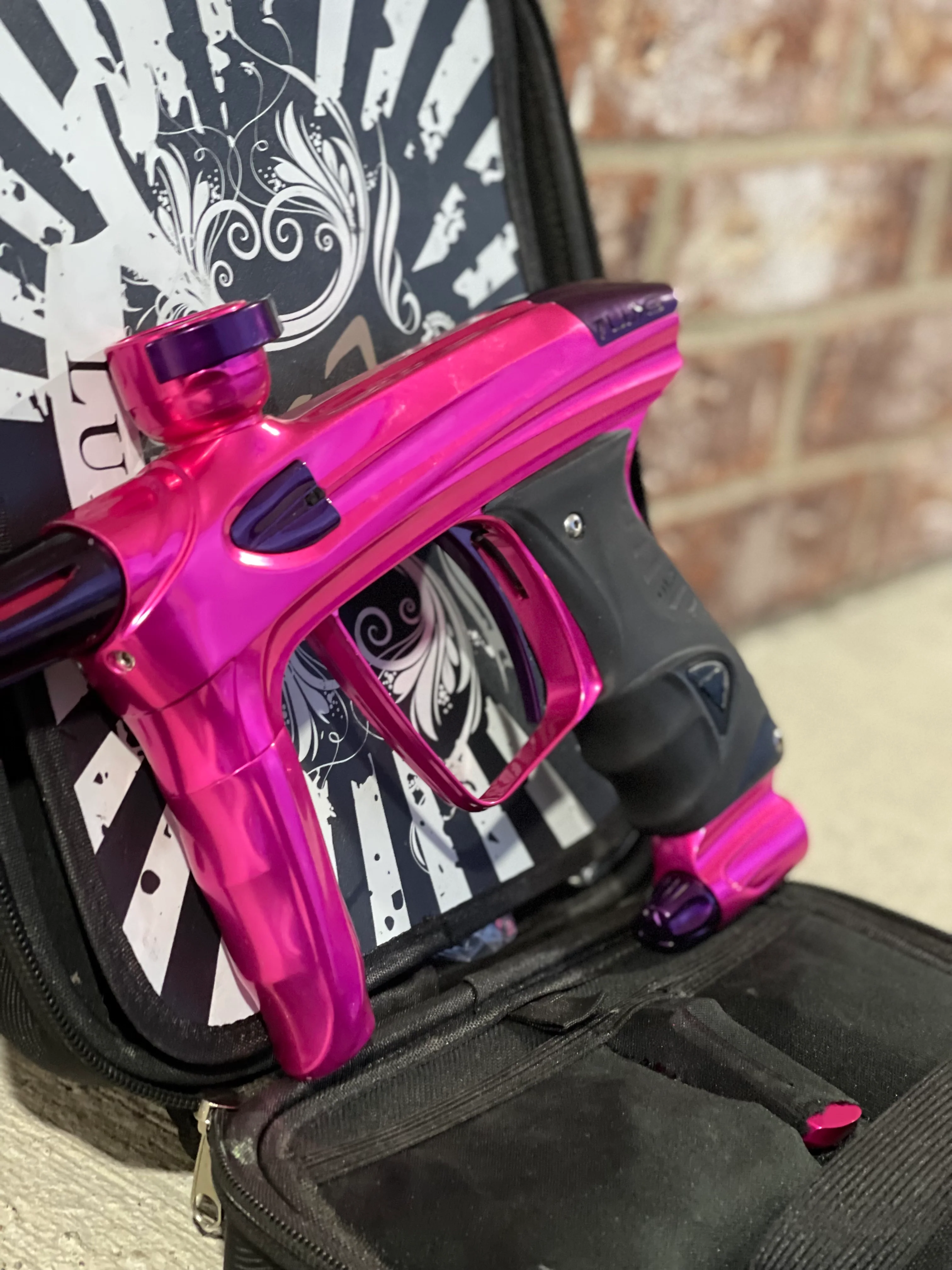 Used DLX Luxe 2.0 Oled Paintball Gun - Pink / Purple - Image 4