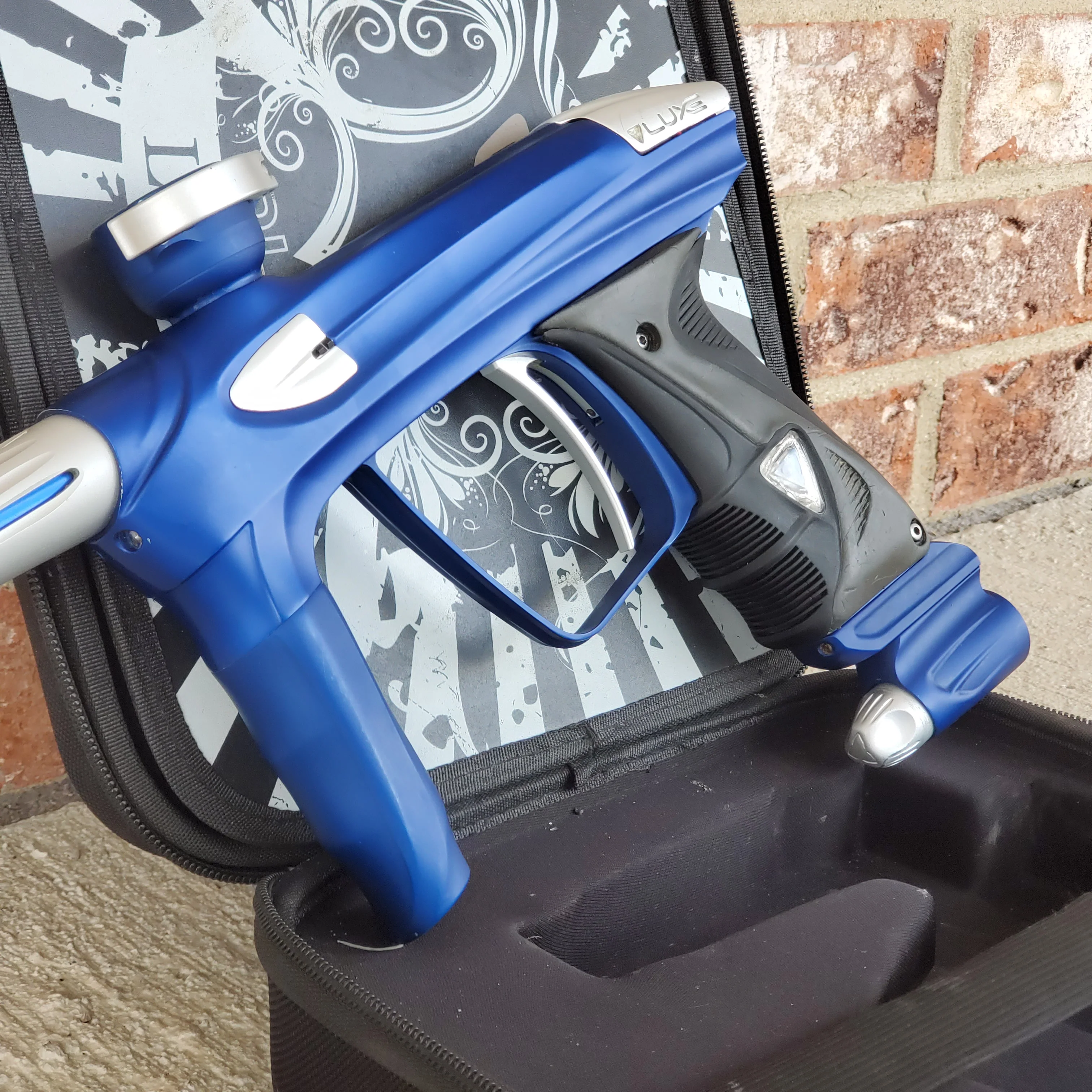 Used DLX Luxe 2.0 Oled Paintball Gun - Blue / Silver - Image 4