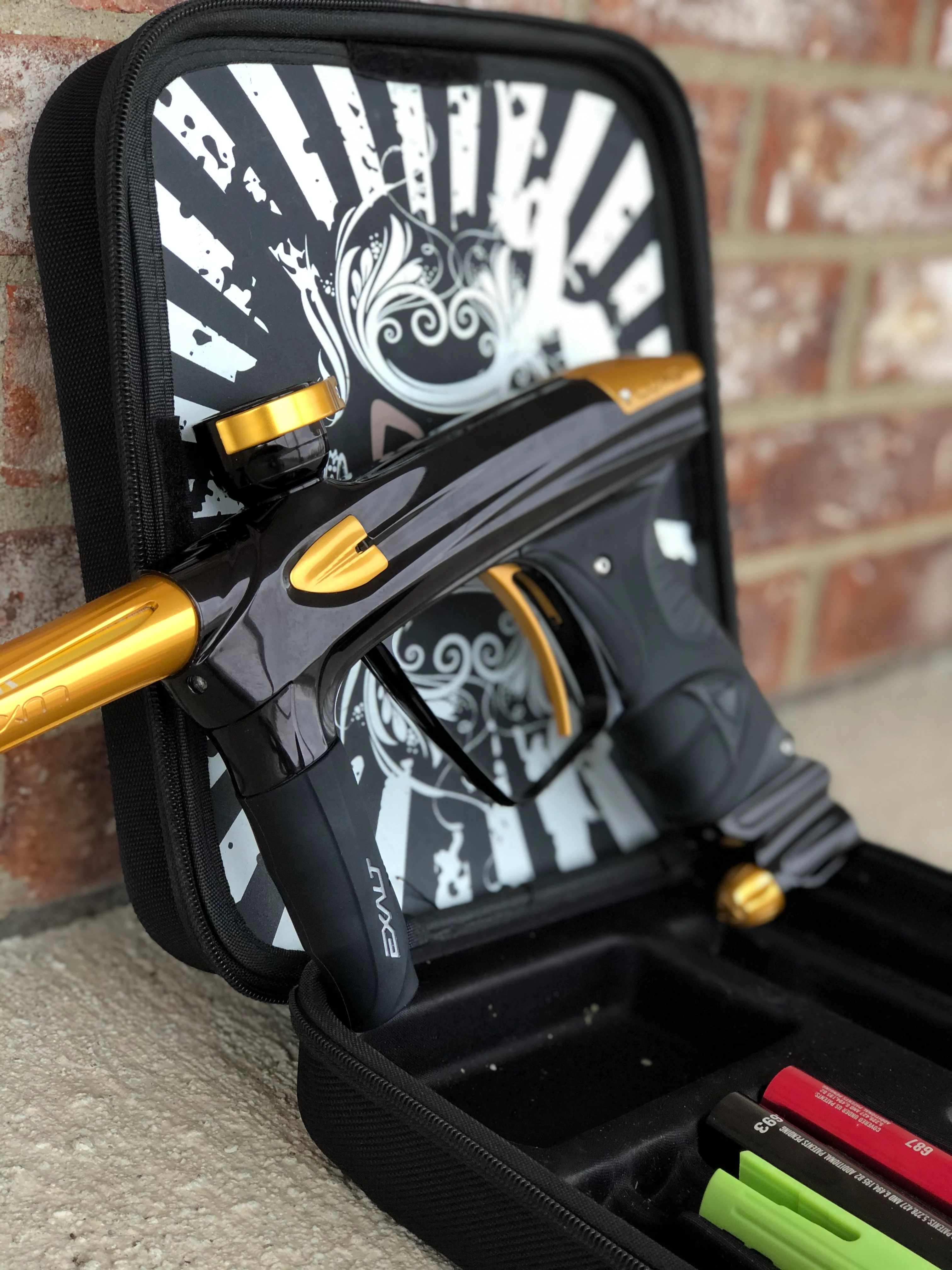 Used DLX Luxe 2.0 Paintball Gun - Gloss Black/Gloss Gold - Image 4