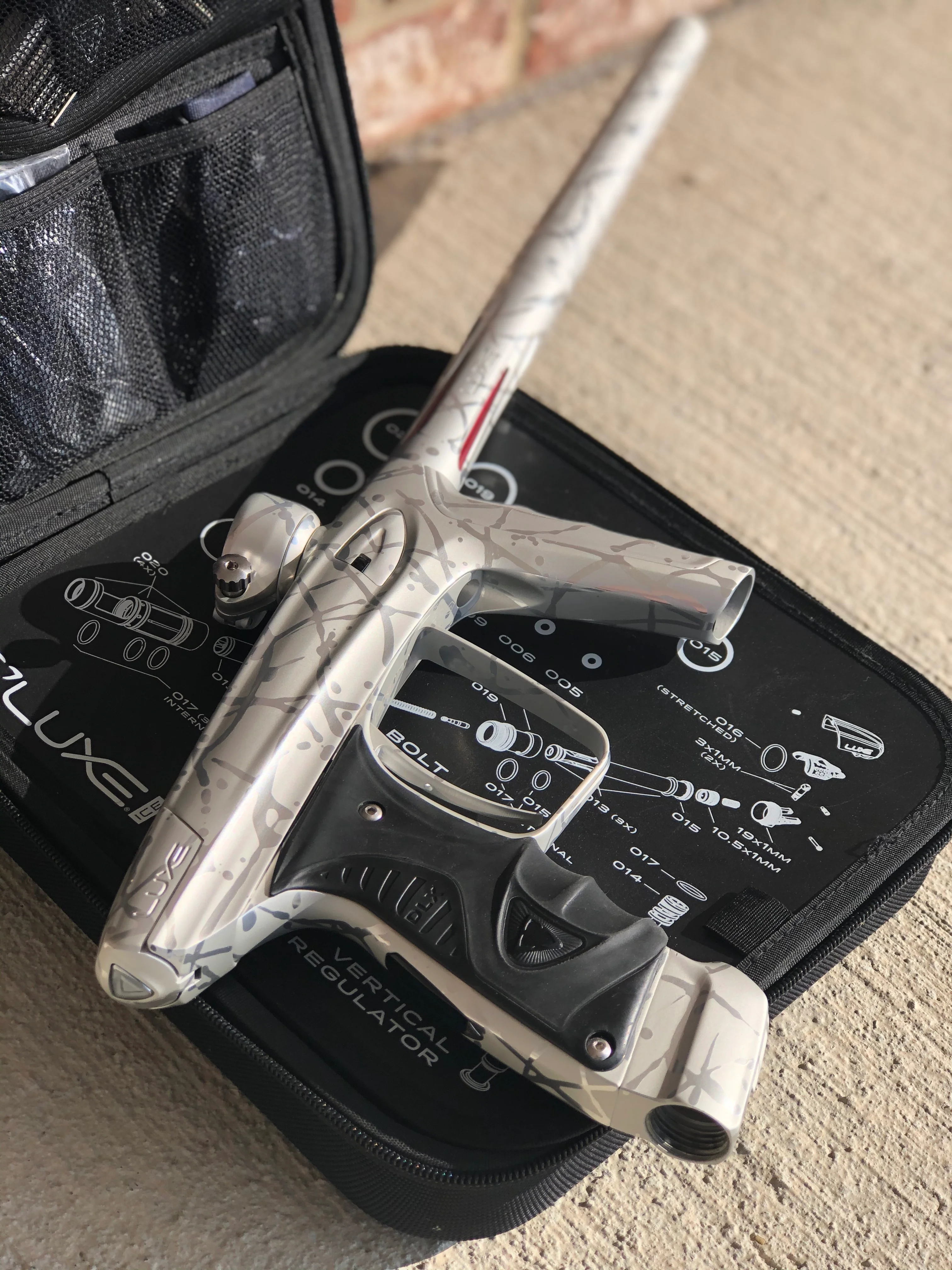 Used DLX Luxe ICE Paintball Gun - Dust Silver Pure 3D Splash - Image 2