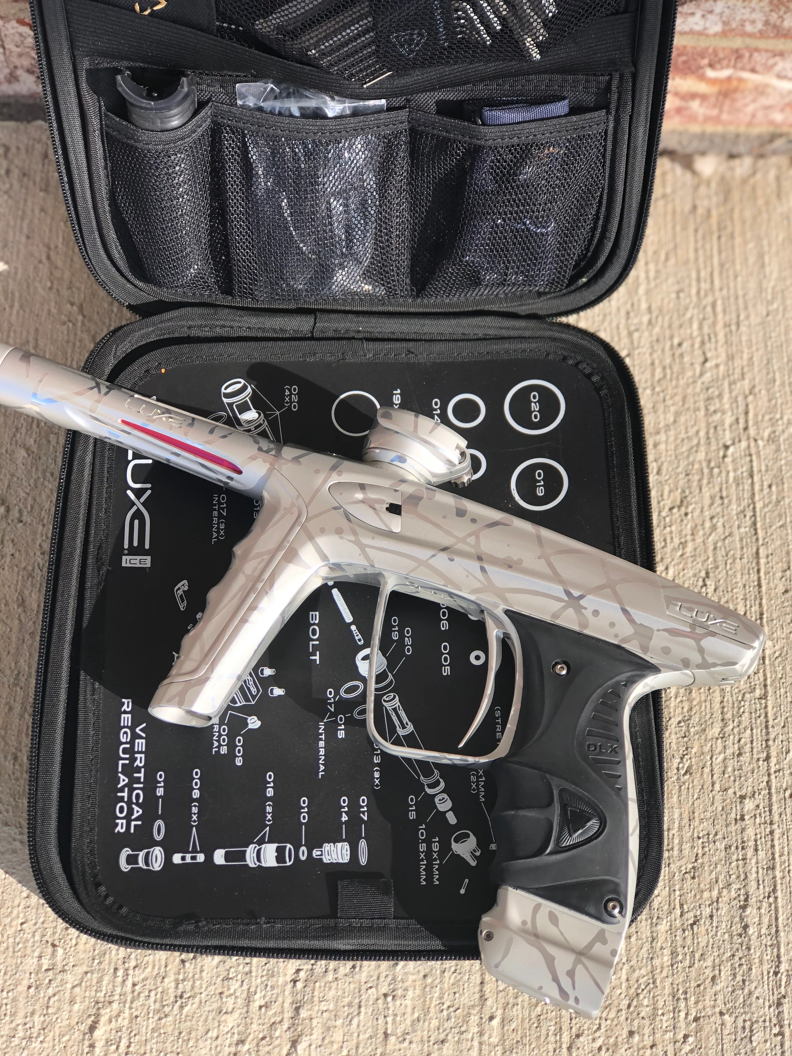 Used DLX Luxe ICE Paintball Gun - Dust Silver Pure 3D Splash - Image 3
