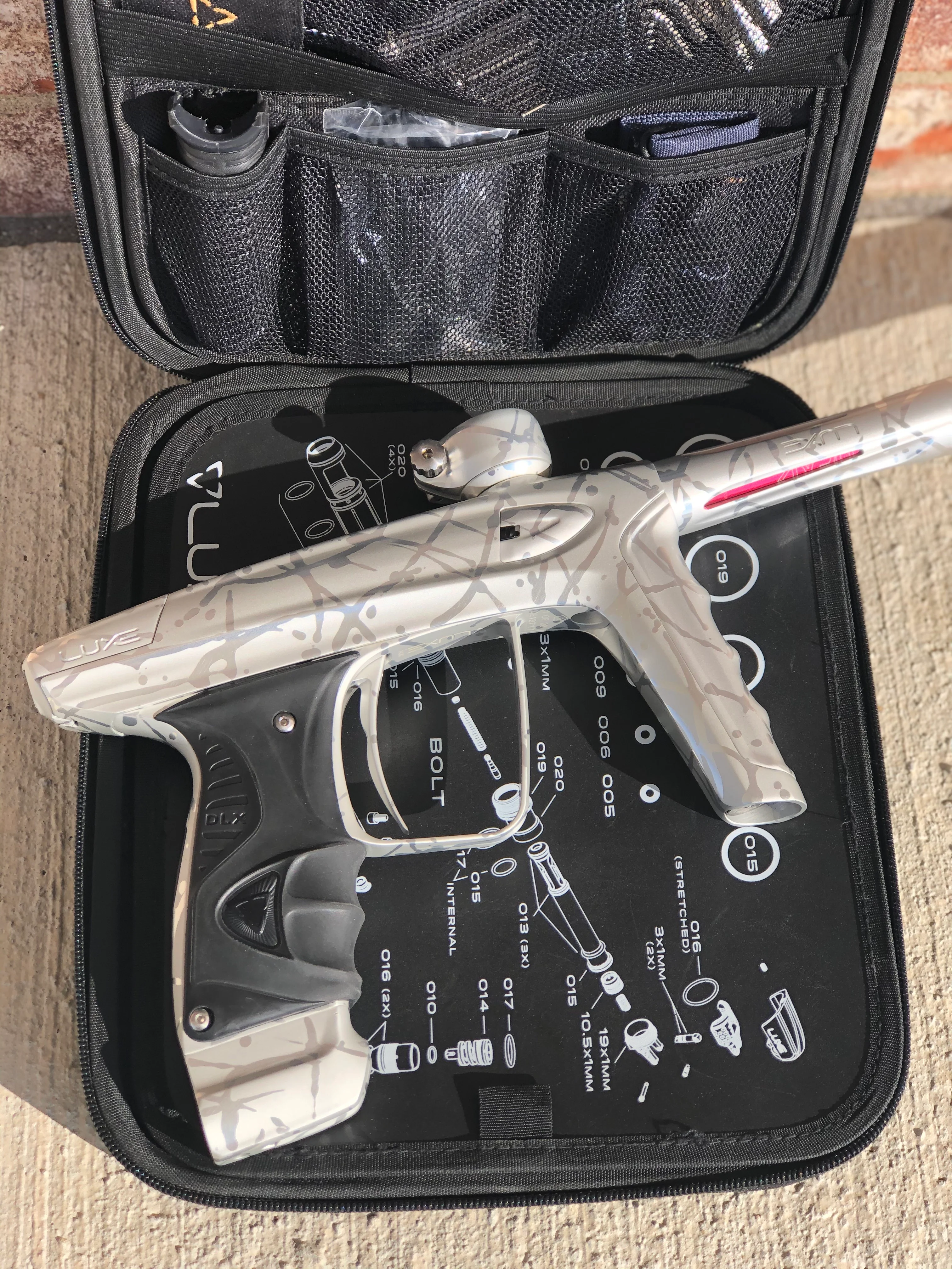 Used DLX Luxe ICE Paintball Gun - Dust Silver Pure 3D Splash - Image 4