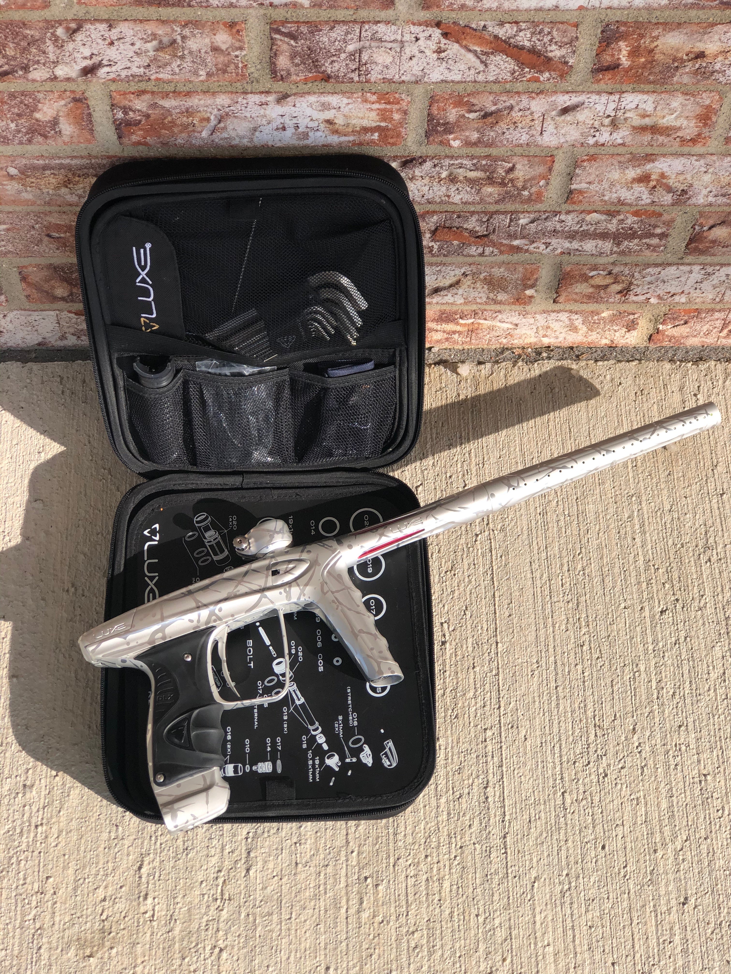 Used DLX Luxe ICE Paintball Gun - Dust Silver Pure 3D Splash - Image 6