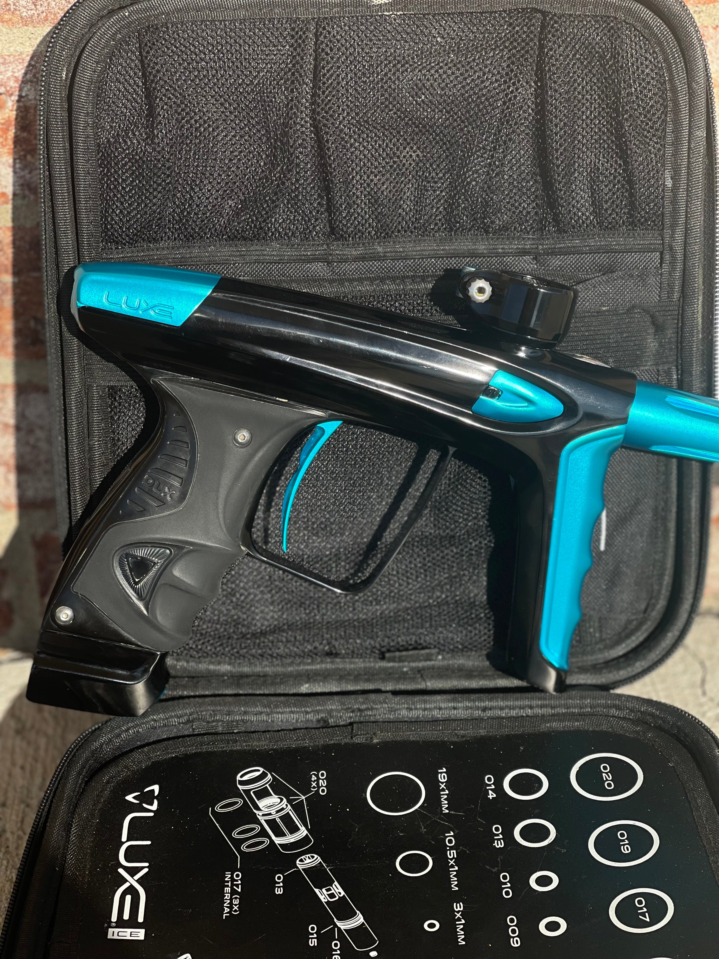 Used DLX Luxe Ice Paintball Gun - Polished Black / Dust Teal - Image 4