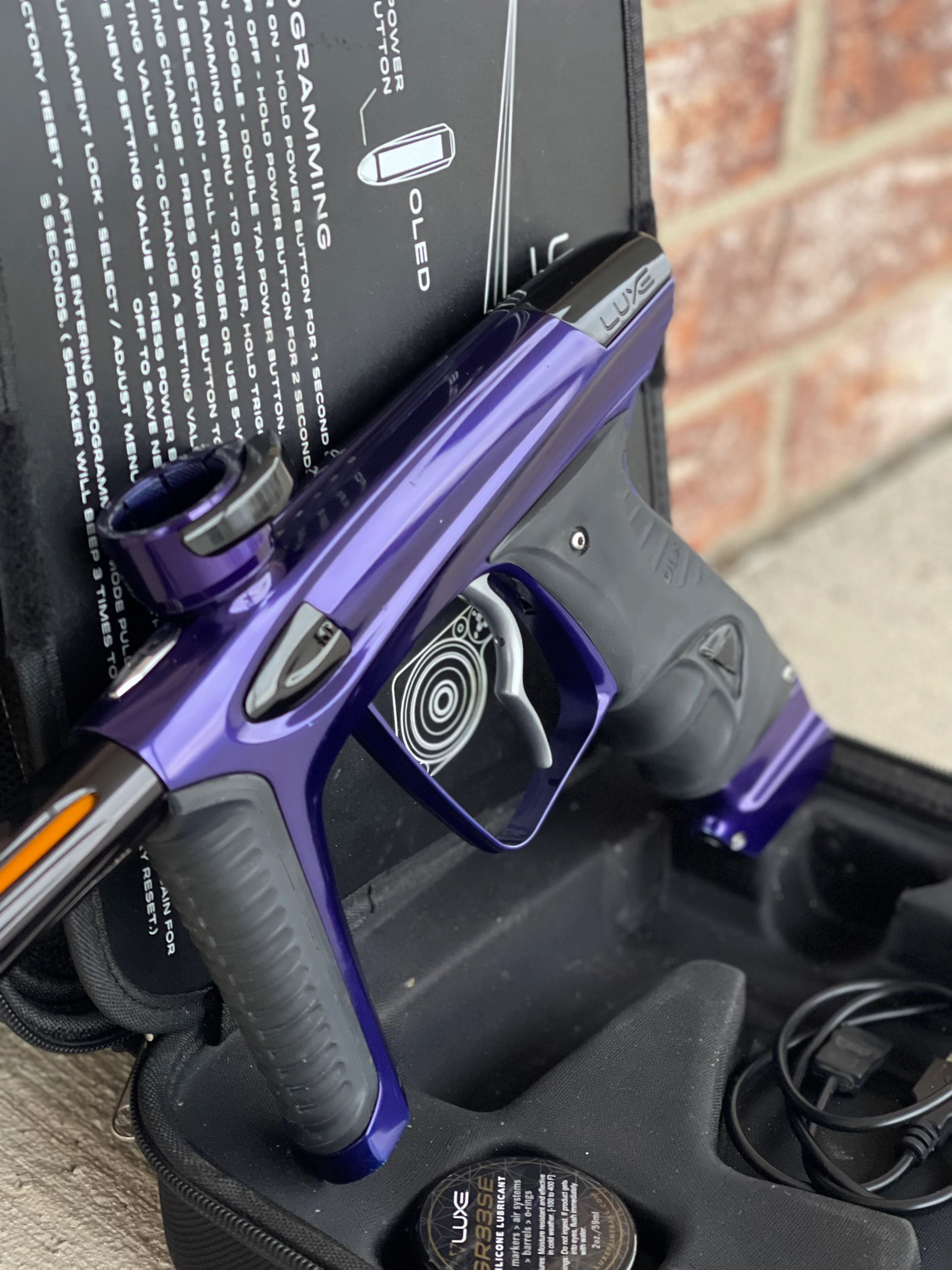 Used DLX Luxe Ice Paintball Gun - Purple / Black - Image 4