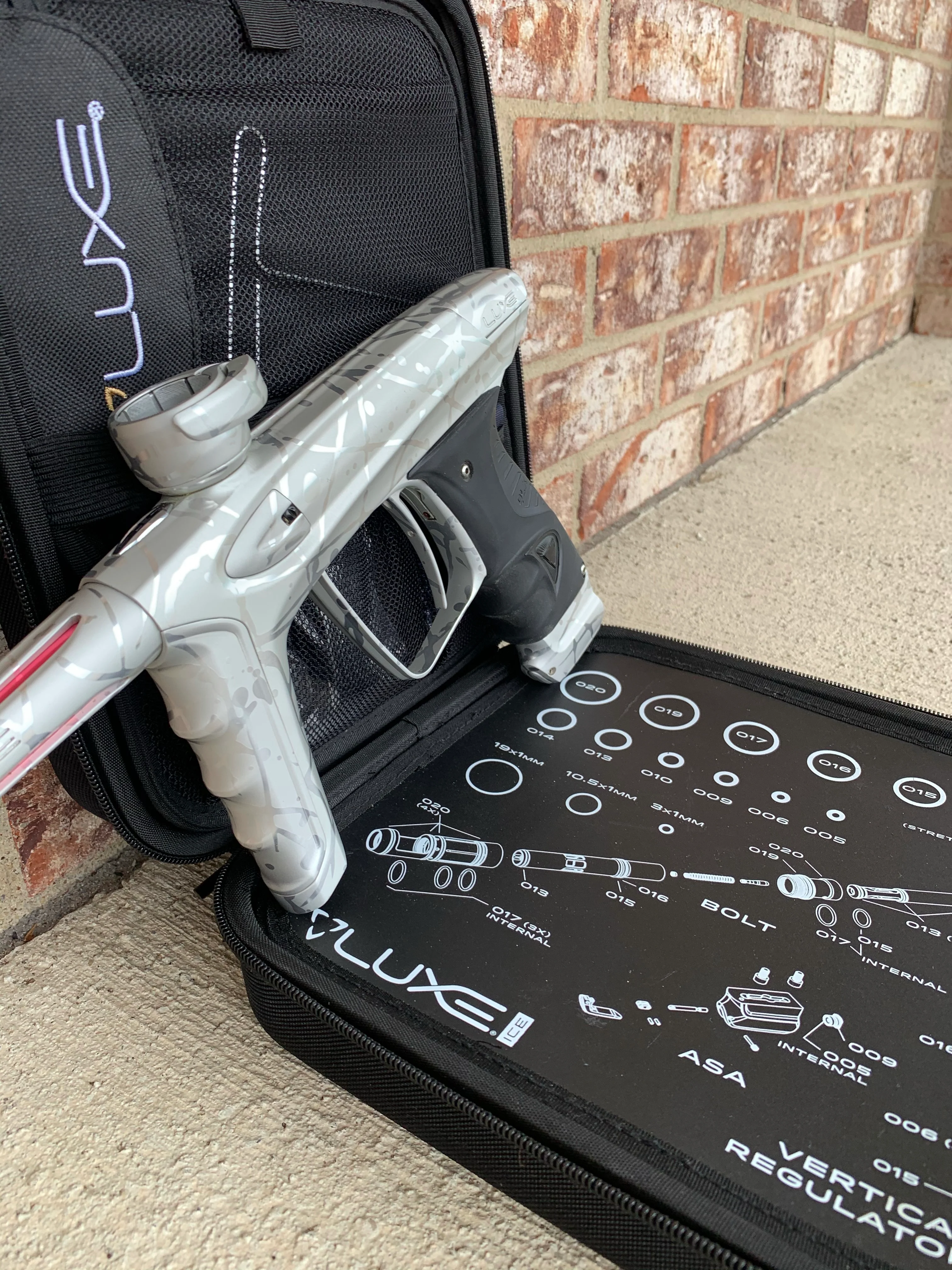 Used DLX Luxe Ice Paintball Gun - Silver 3D Splash - Image 4