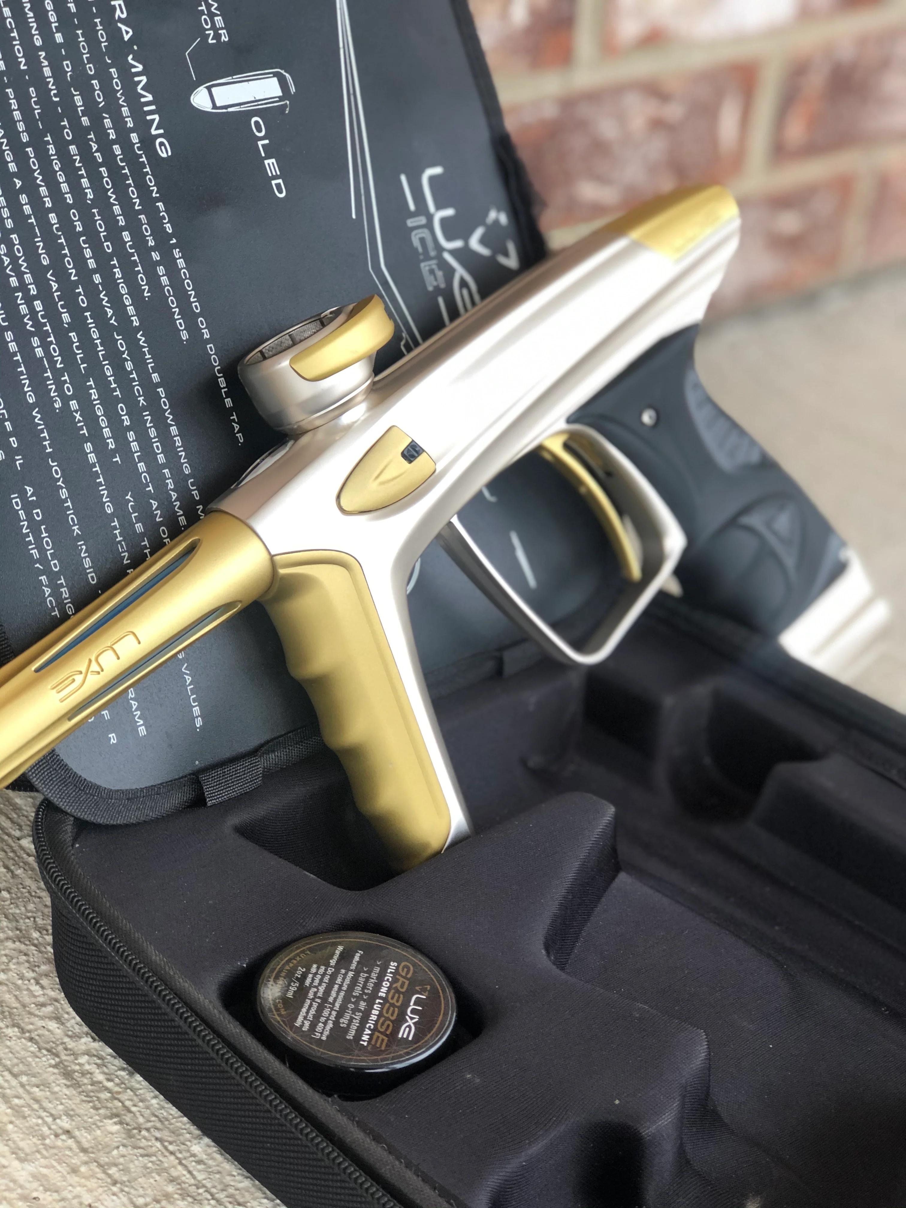 Used DLX Luxe Ice Paintball Gun - Silver / Dust Gold - Image 4