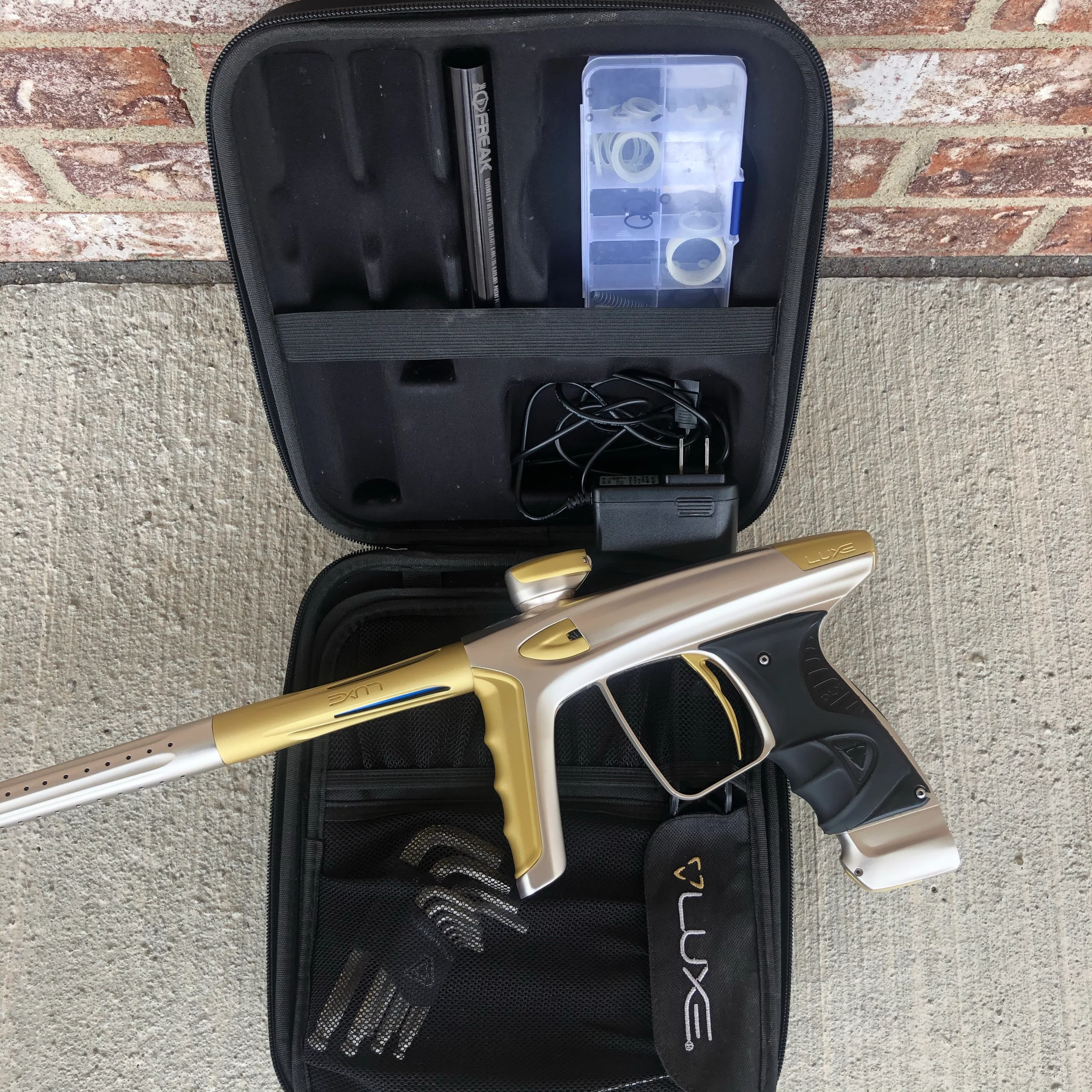 Used DLX Luxe Ice Paintball Gun - Silver / Dust Gold - Image 5