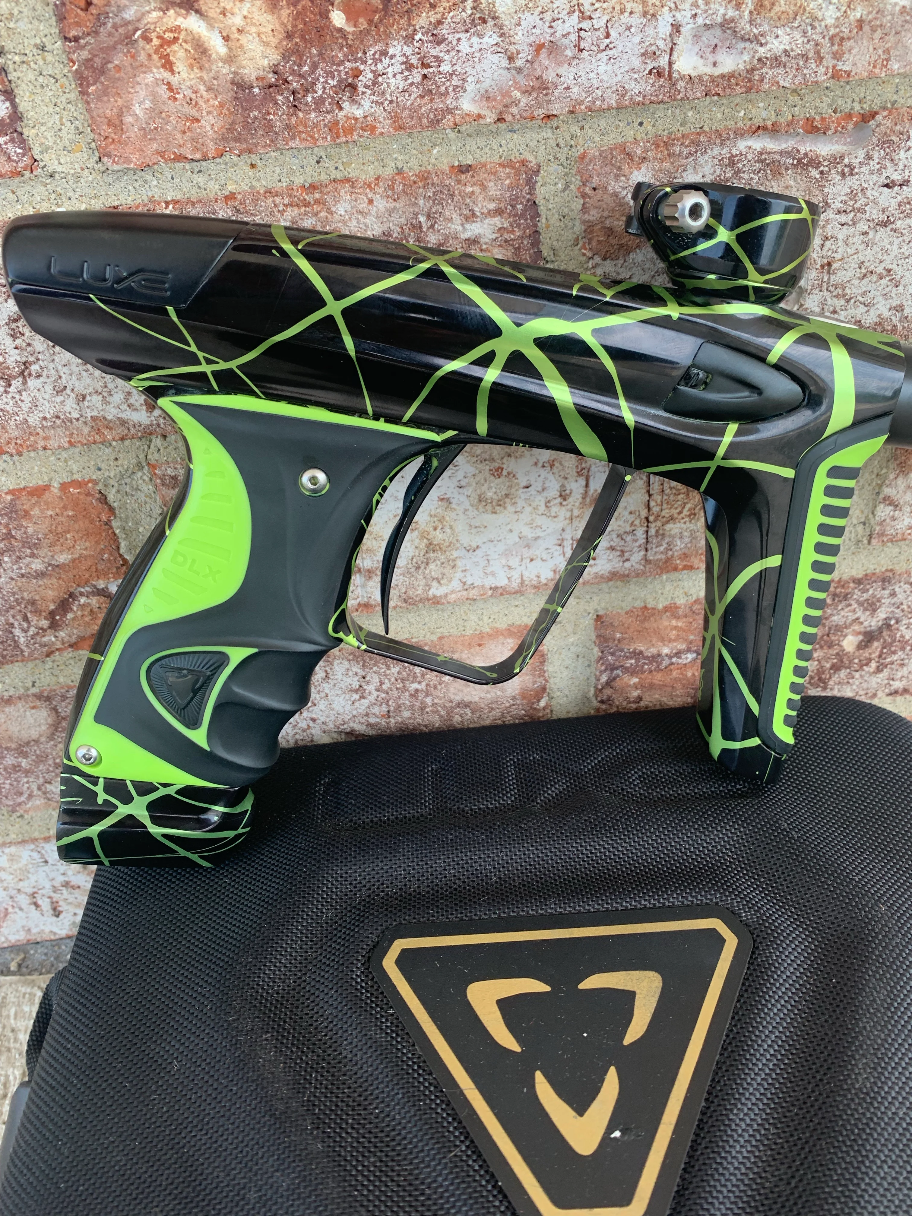 Used Smart Parts DLX Luxe Ice Paintball Marker- Black/Lime 3D Splash - Image 2