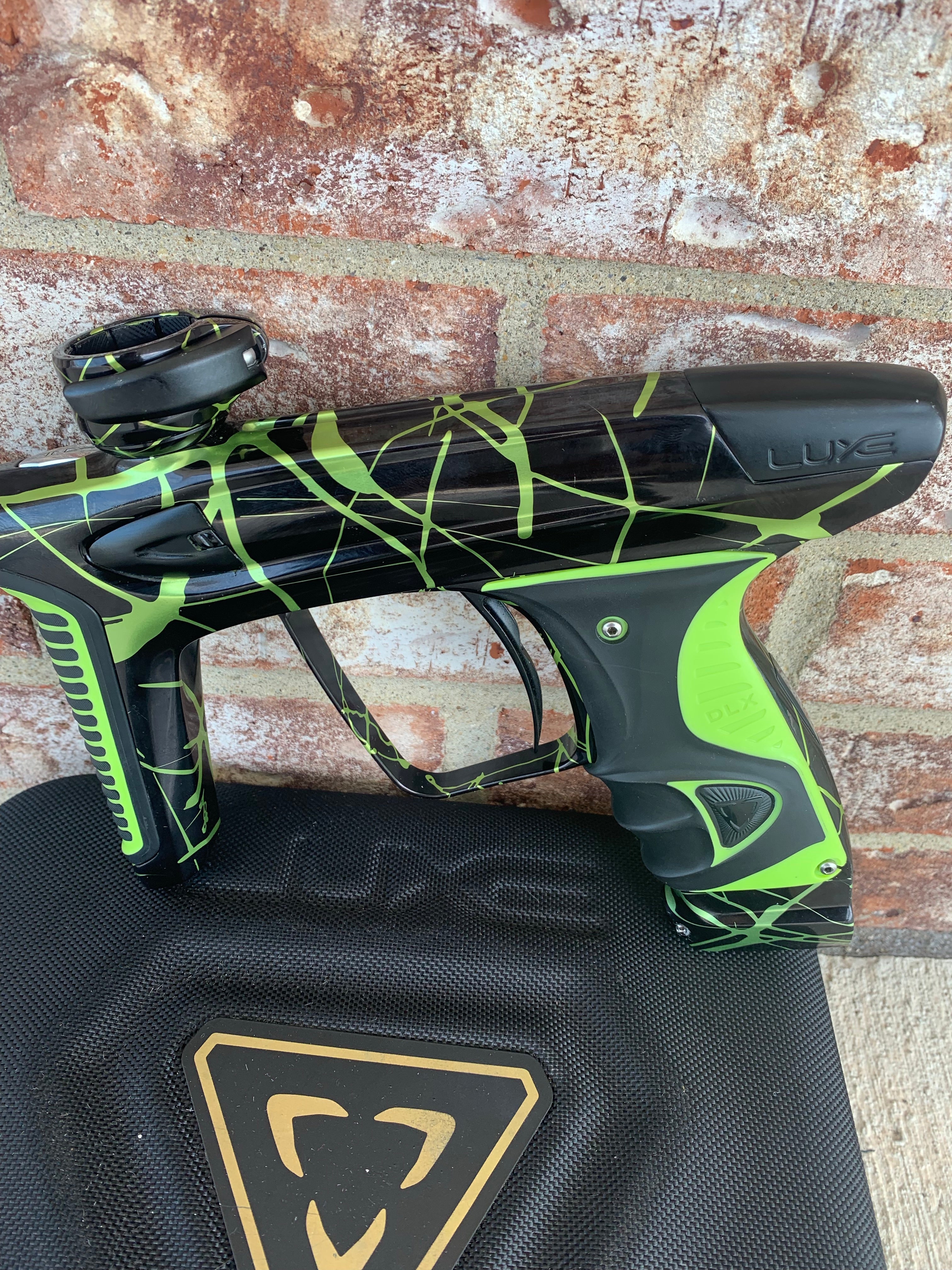 Used Smart Parts DLX Luxe Ice Paintball Marker- Black/Lime 3D Splash - Image 4