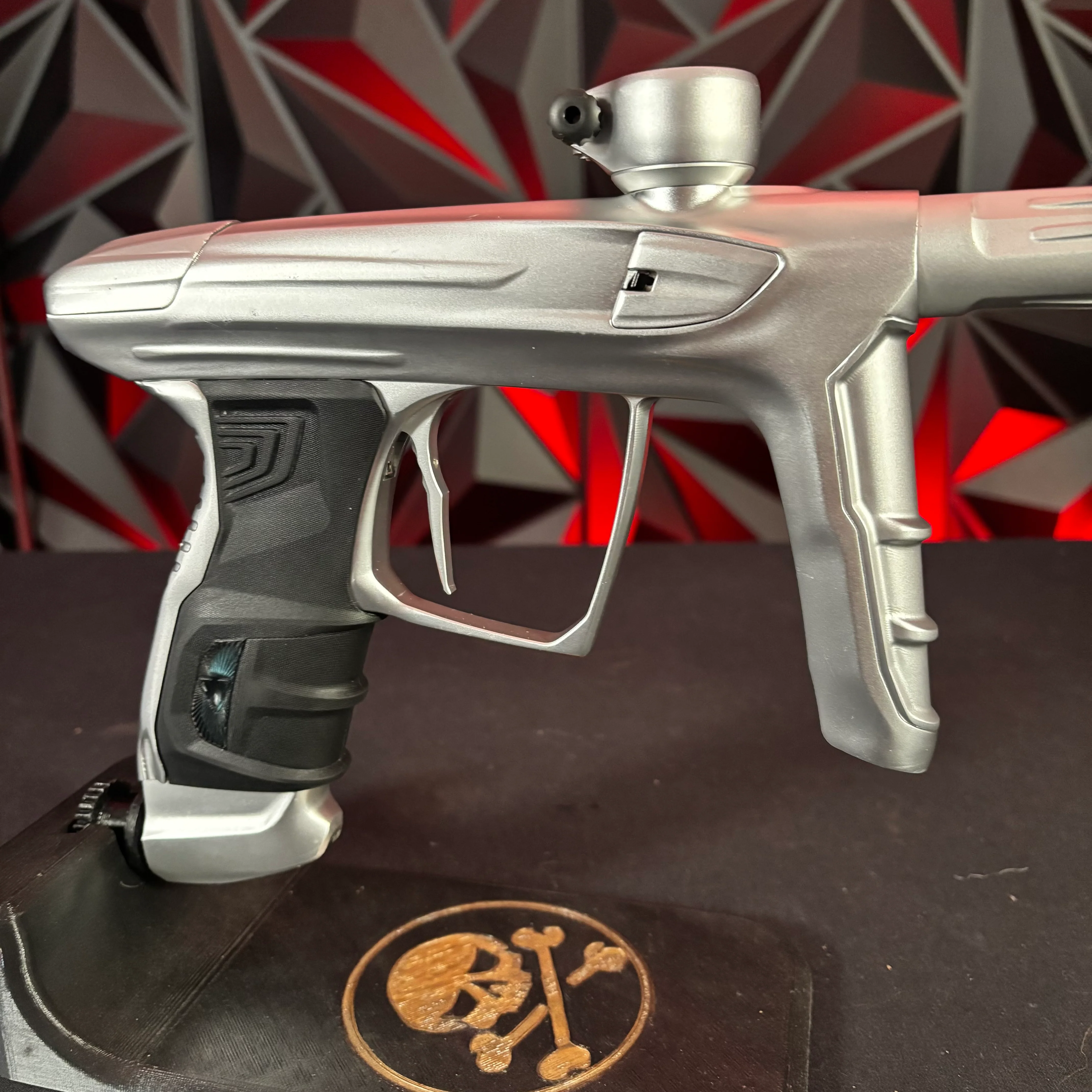 Used DLX Luxe IDOL Paintball Gun - Dust Silver - Image 3