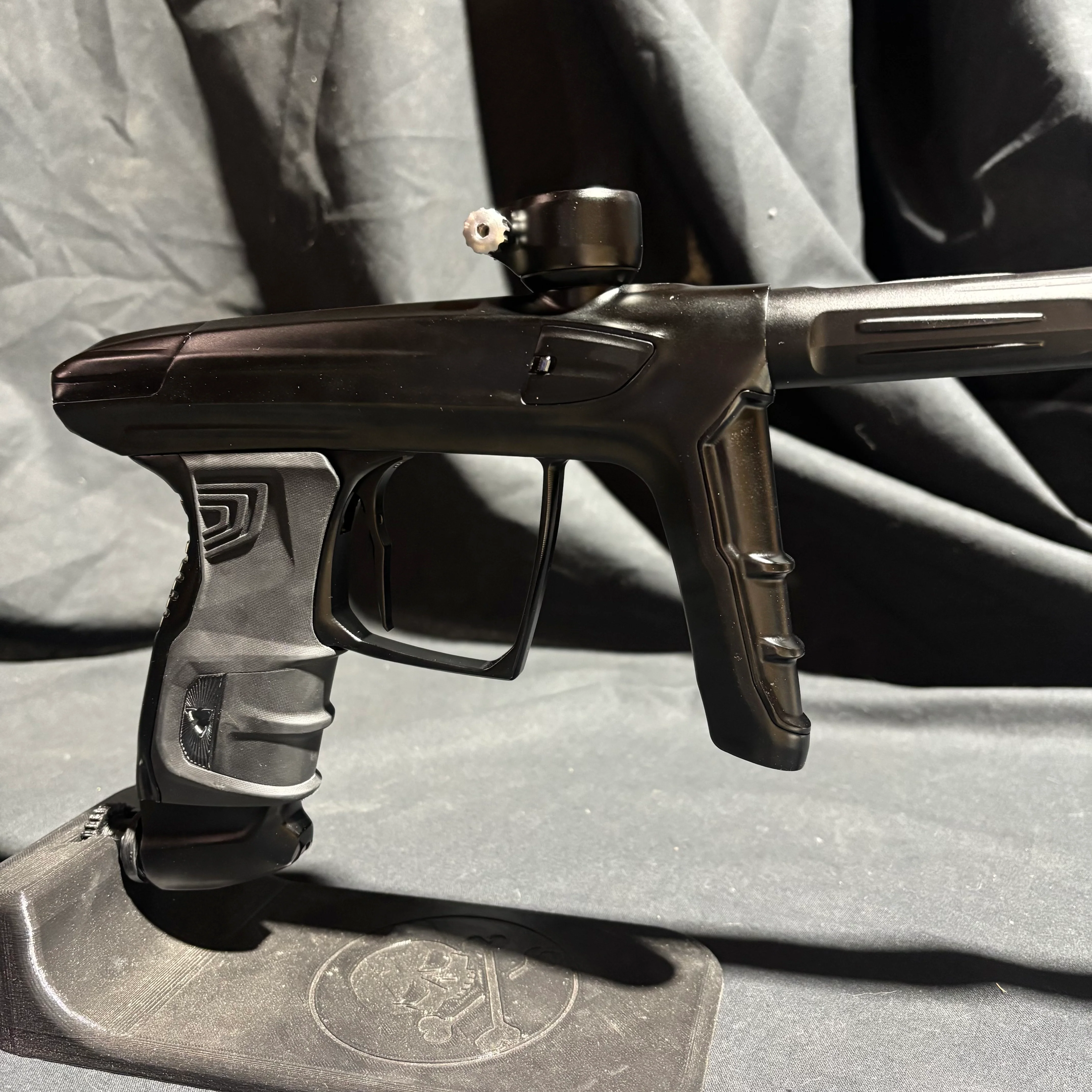Used DLX Luxe IDOL Paintball Gun - Dust Black - Image 3