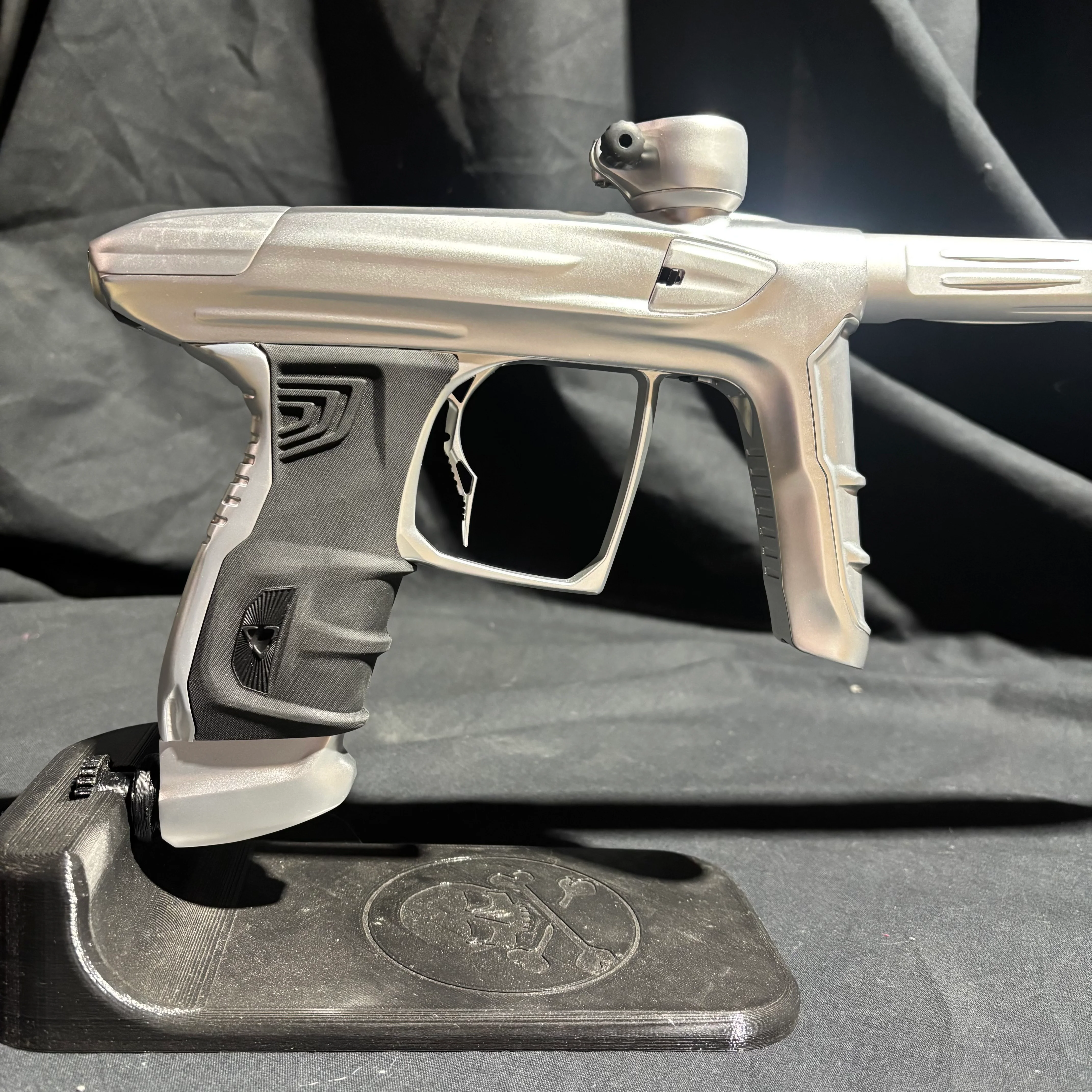 Used DLX Luxe IDOL Paintball Gun - Dust Silver - Image 2