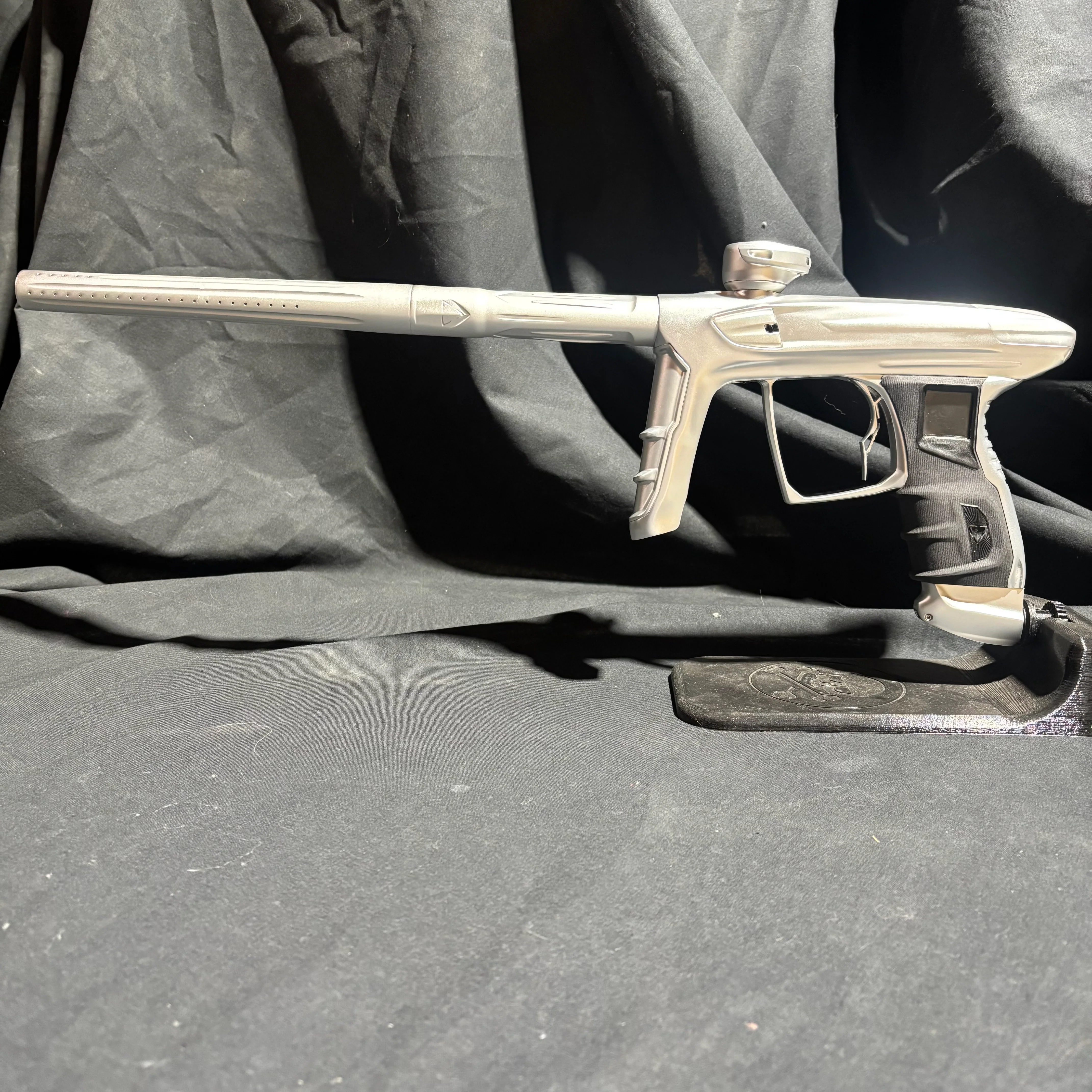 Used DLX Luxe IDOL Paintball Gun - Dust Silver - Image 7