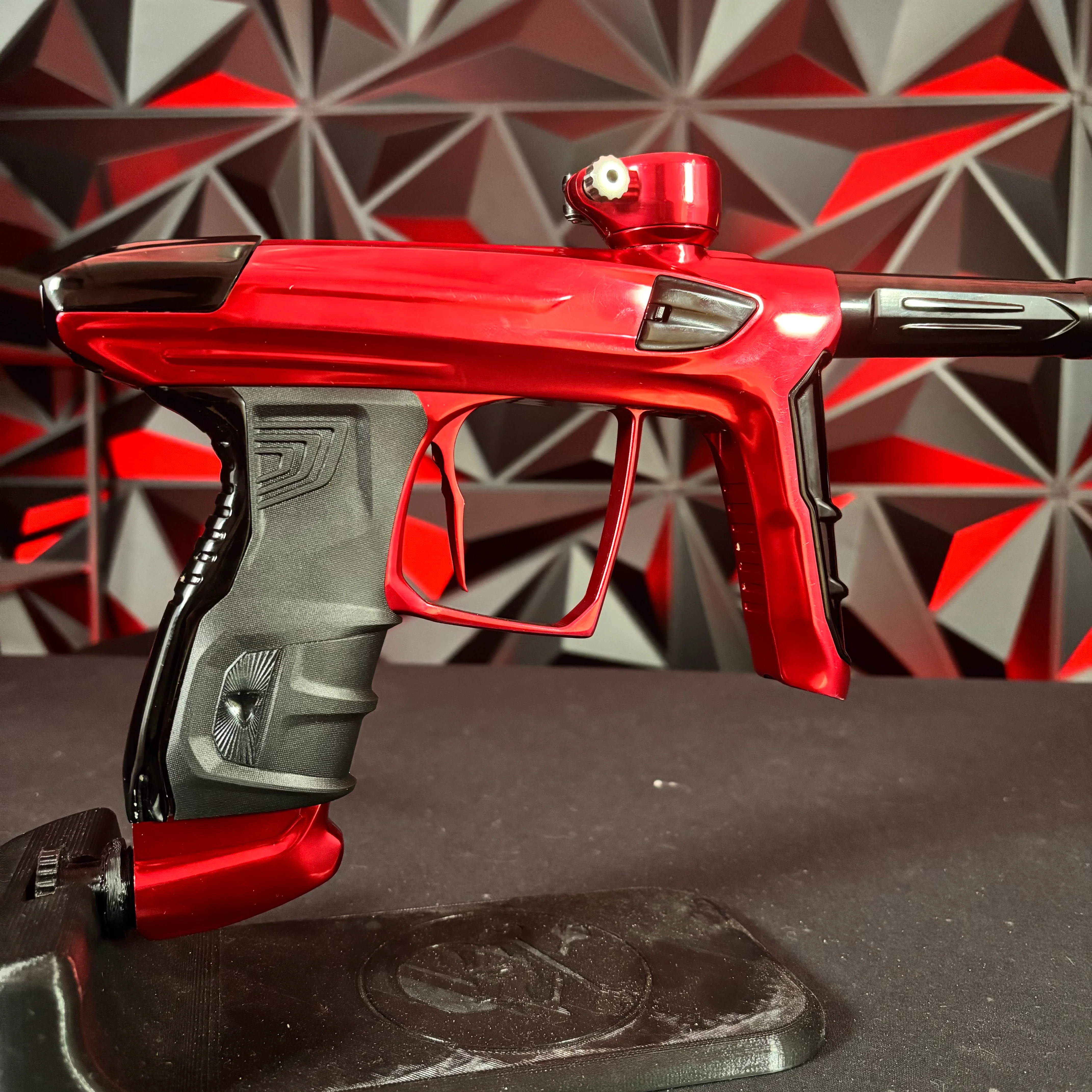 Used DLX Luxe IDOL Paintball Gun - Polished Red/ Polished Black - Image 2