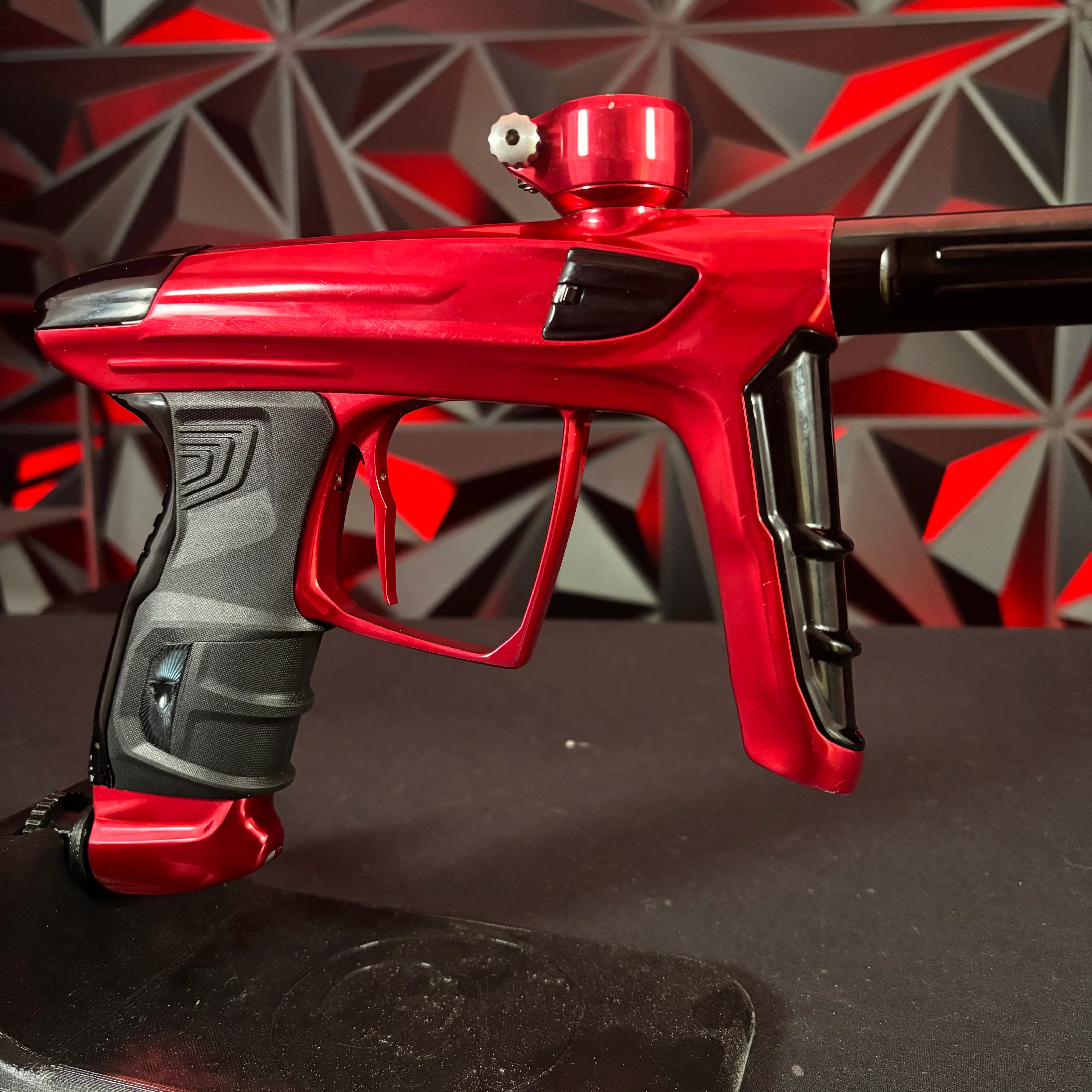 Used DLX Luxe IDOL Paintball Gun - Polished Red/ Polished Black - Image 3